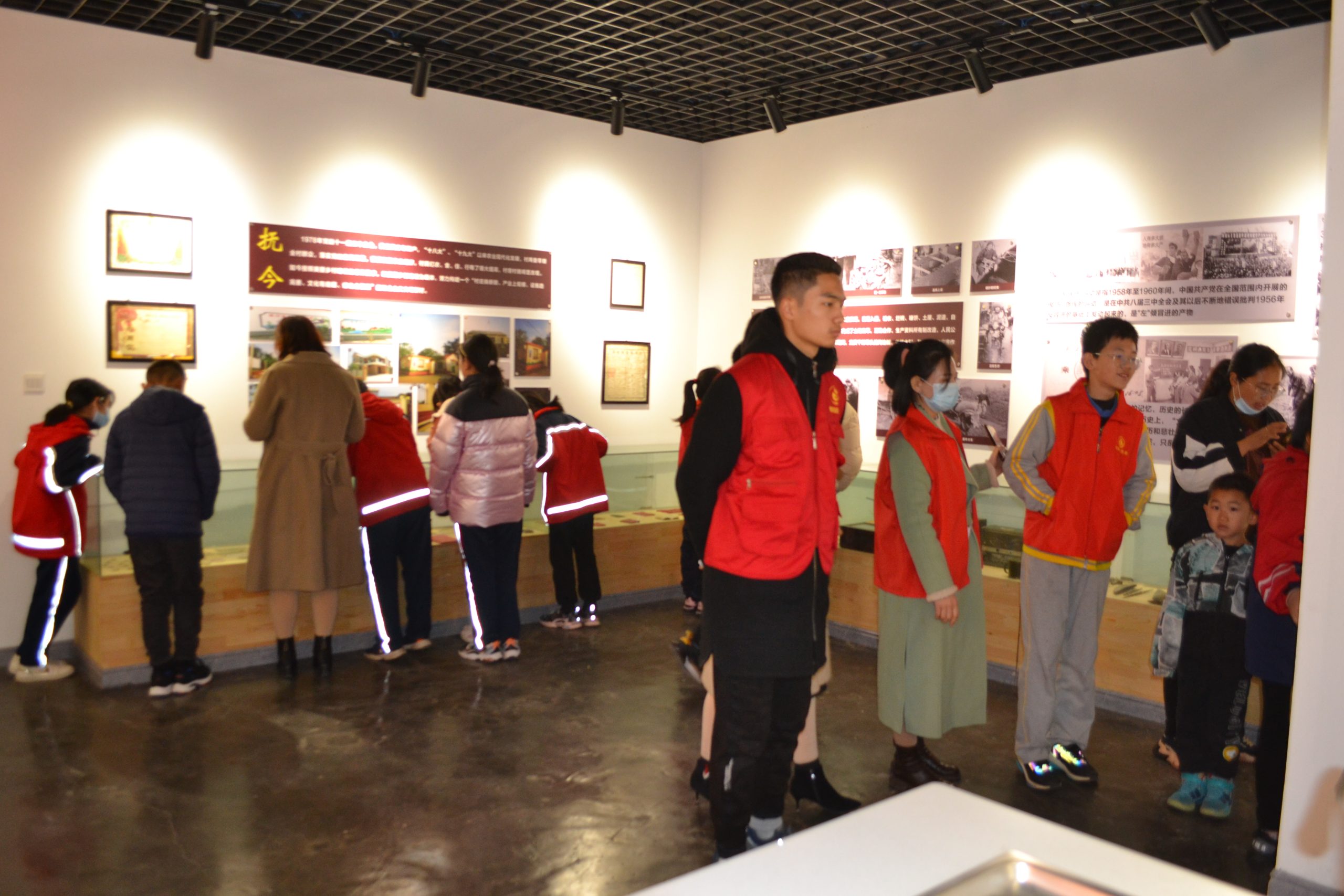 阳信县朝阳公益志愿者赴雹泉庙红色教育基地进行参观学习