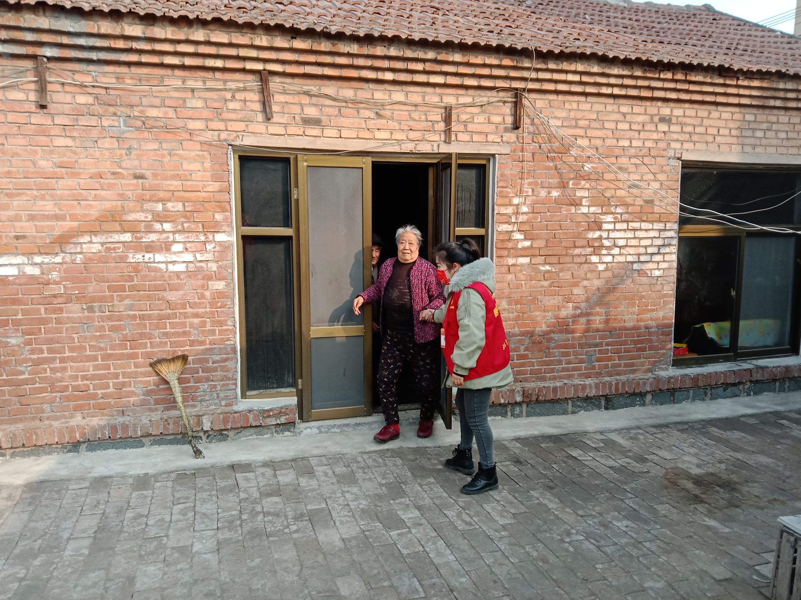 滨州阳信县：“爱满元宵节  情暖老人心”朝阳志愿者在行动