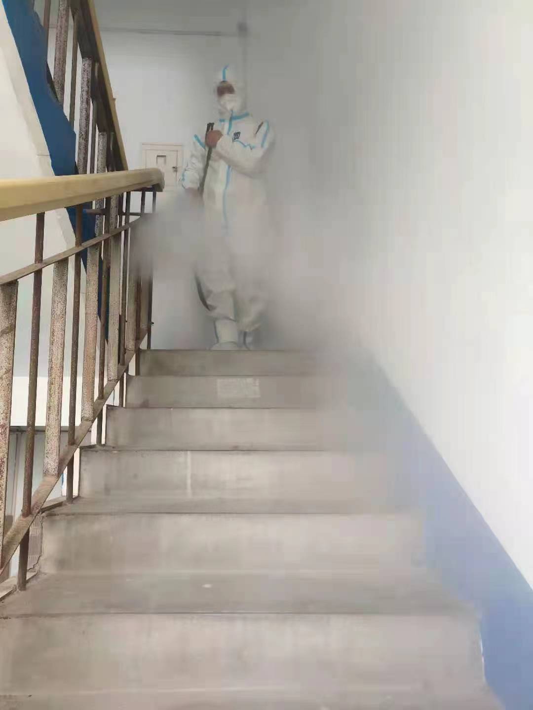 阳信特战救援队义务开展校园消杀：护航师生开学复课 巩固安全防护墙