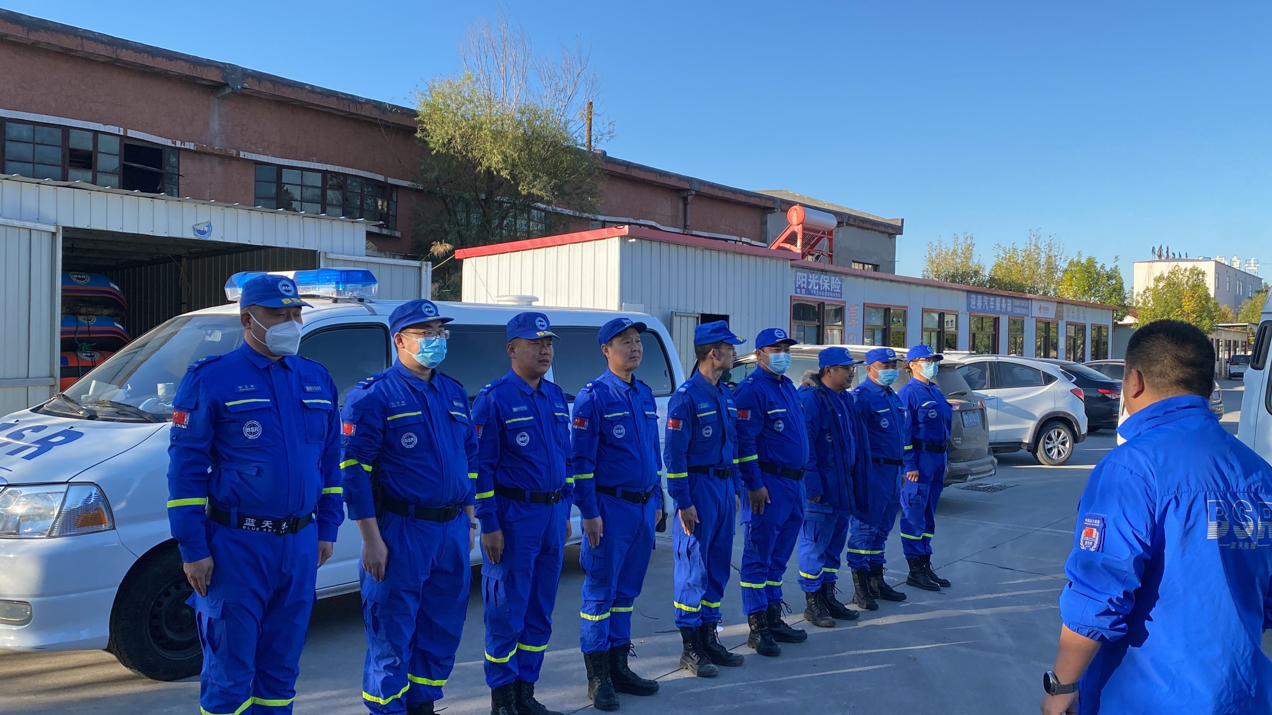 阳信县蓝天救援队为城区学校开展校园全方位预防性消杀