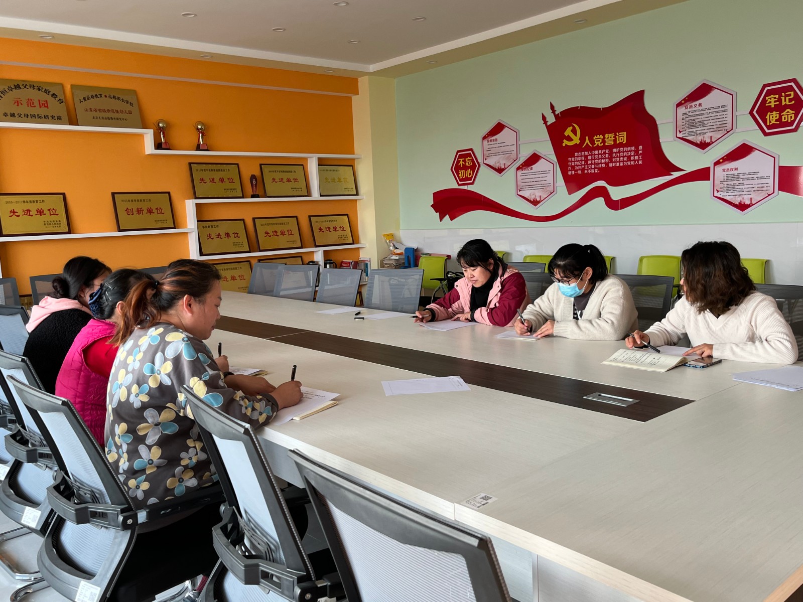 阳信：玩转体能·以研促教·助力成长 ——阳信县金阳街道中心幼儿园户外杠板轮胎区教研活动