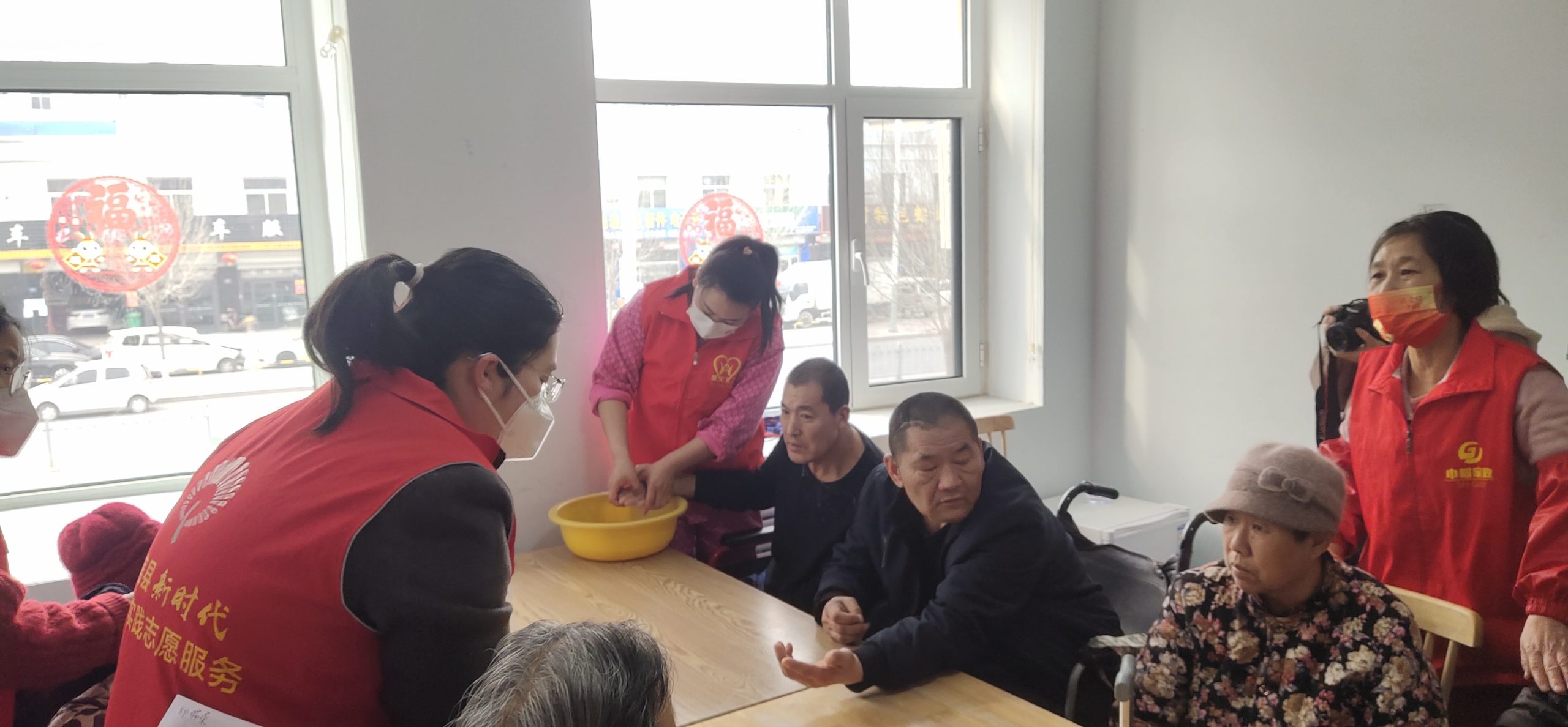 阳信：发扬雷锋精神 星火义工在行动