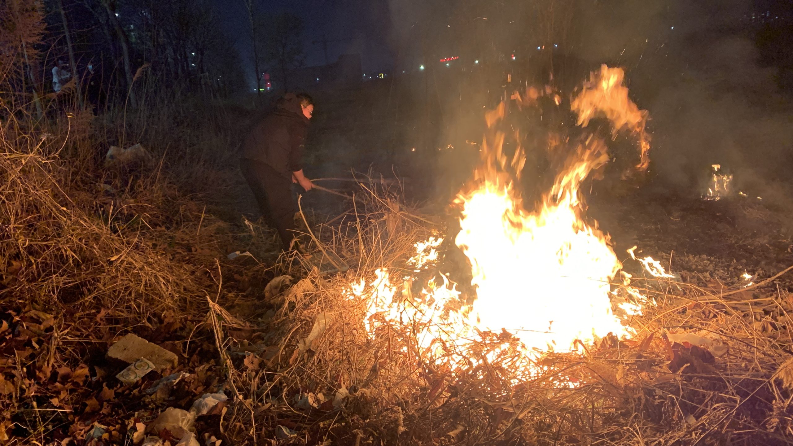 【践行雷锋精神】下班路上路遇火情，阳信代驾司机勇变消防员！