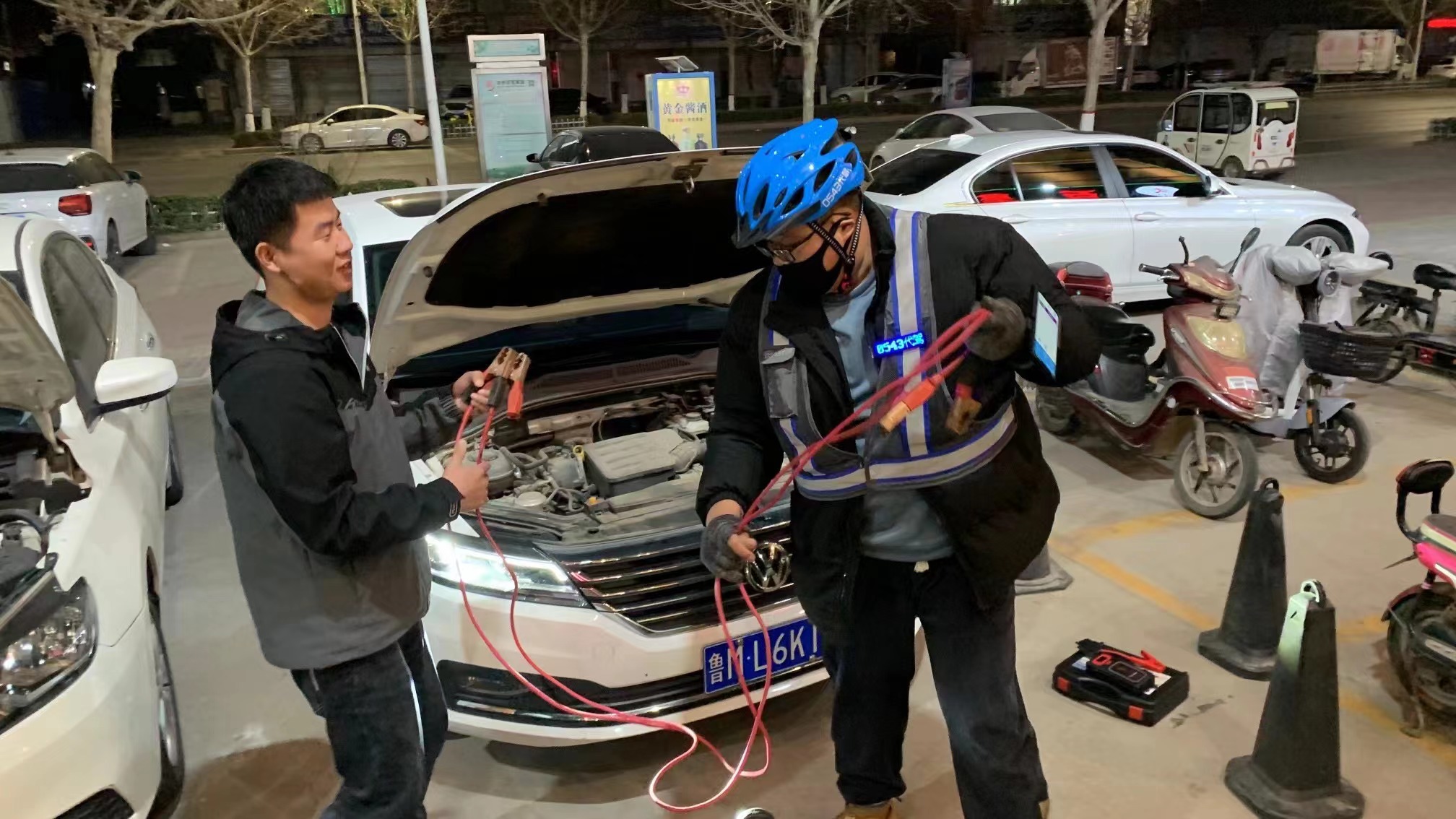 【践行雷锋精神】下班路上路遇火情，阳信代驾司机勇变消防员！