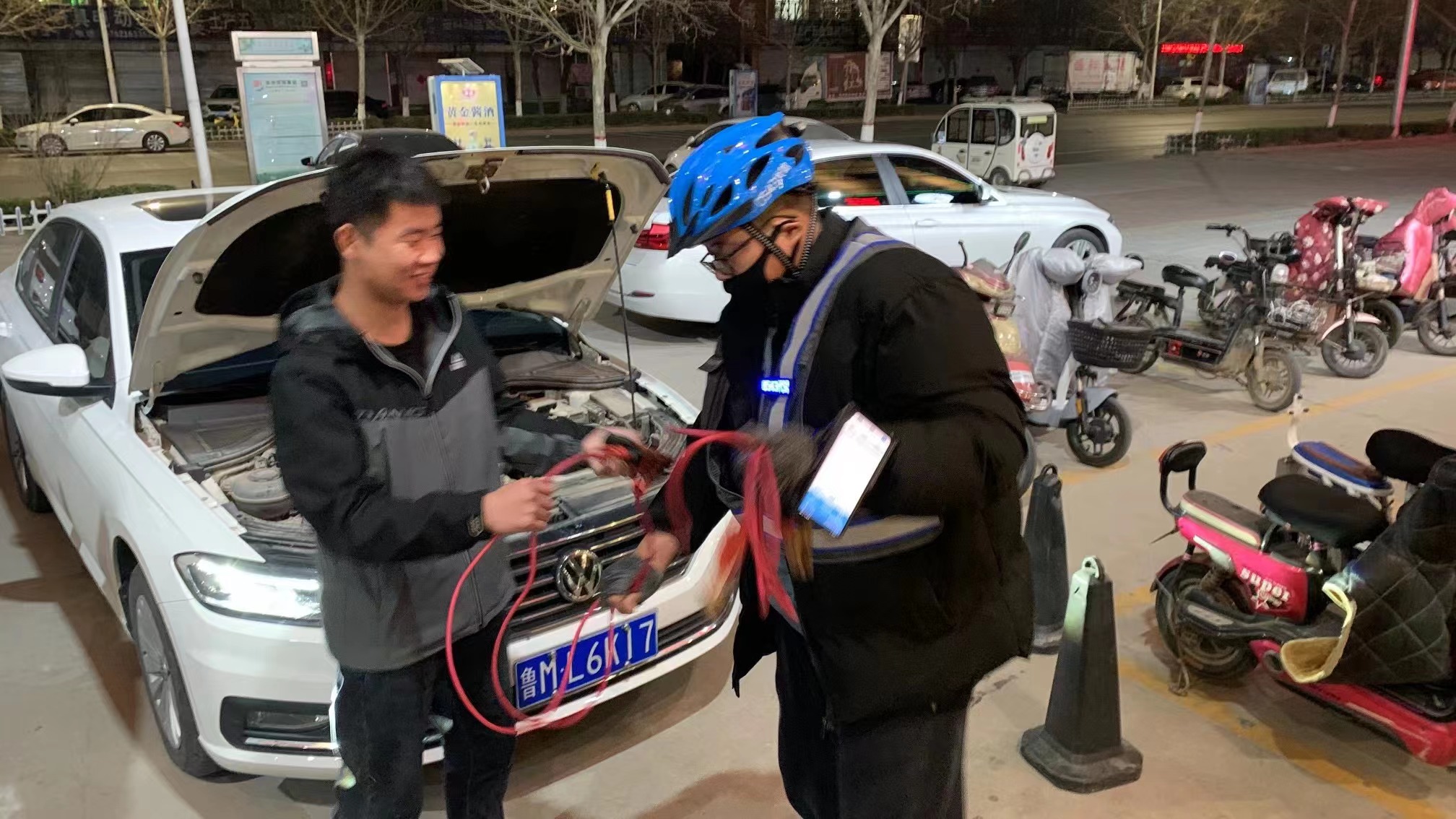 【践行雷锋精神】下班路上路遇火情，阳信代驾司机勇变消防员！