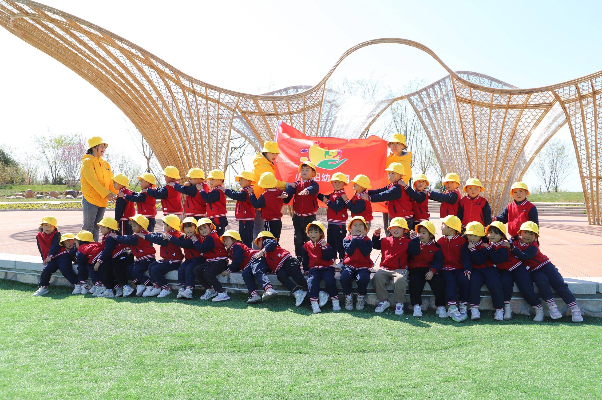 阳信小太阳幼儿园组织“我爱春天 我爱家乡 我爱大自然”游园活动