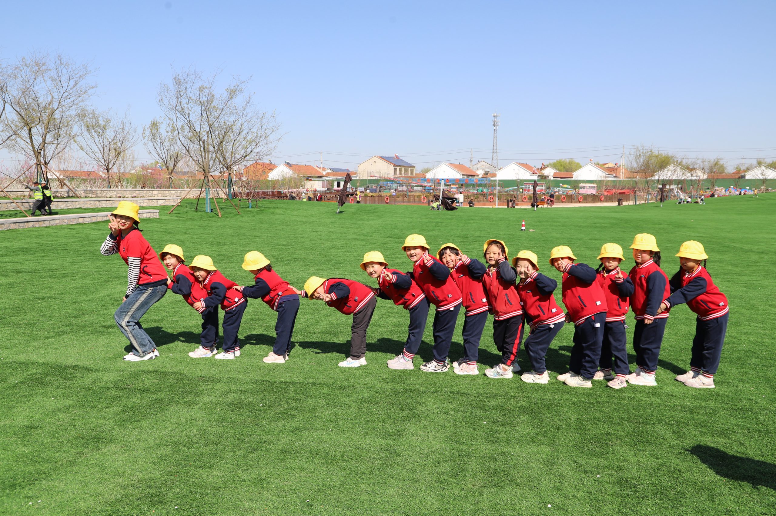 阳信小太阳幼儿园组织“我爱春天 我爱家乡 我爱大自然”游园活动