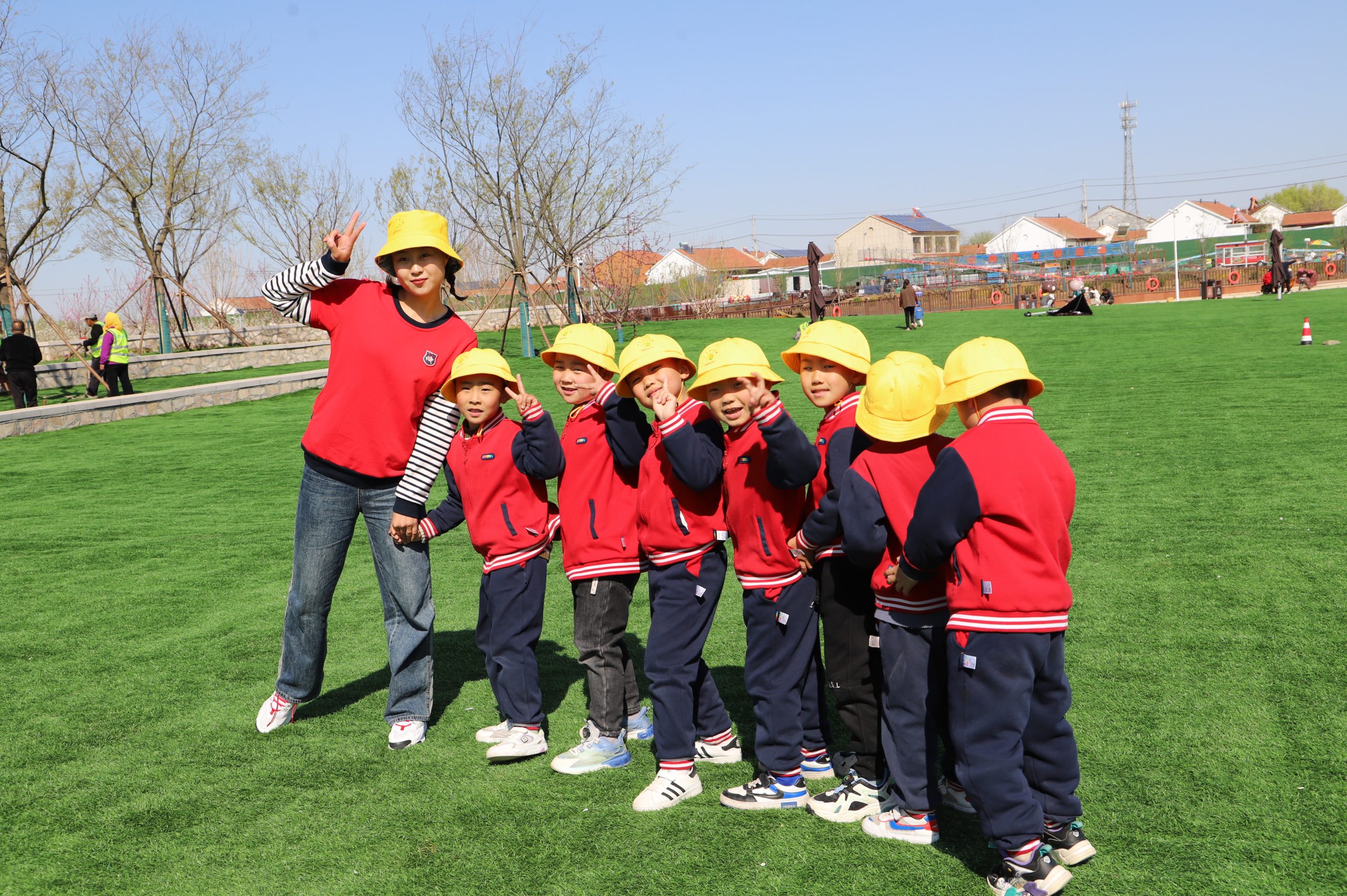 阳信小太阳幼儿园组织“我爱春天 我爱家乡 我爱大自然”游园活动