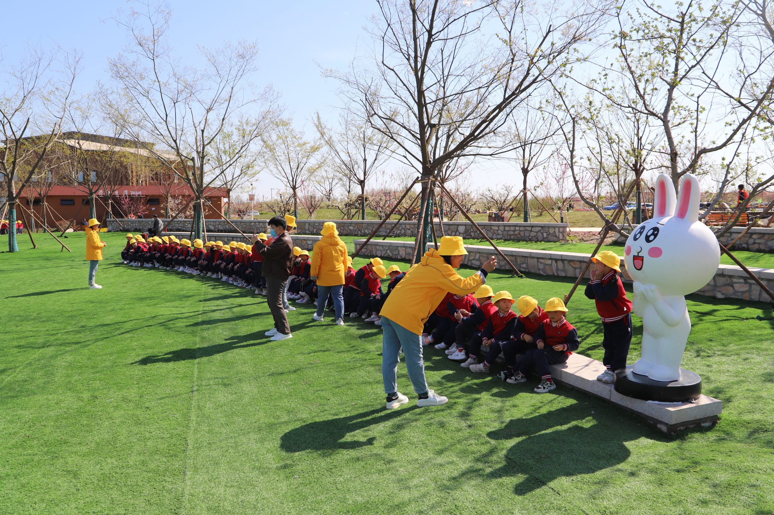阳信小太阳幼儿园组织“我爱春天 我爱家乡 我爱大自然”游园活动