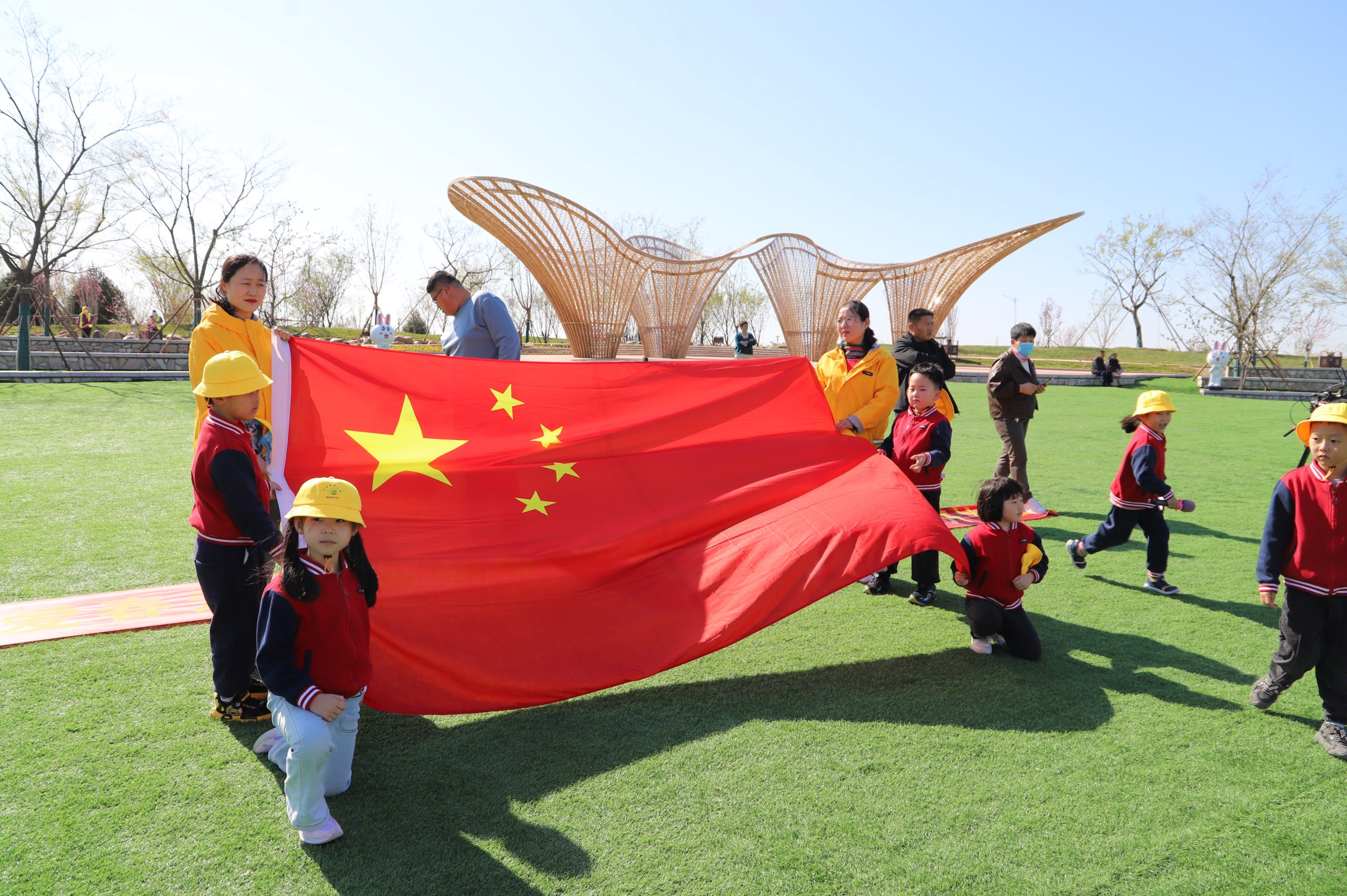 阳信小太阳幼儿园组织“我爱春天 我爱家乡 我爱大自然”游园活动