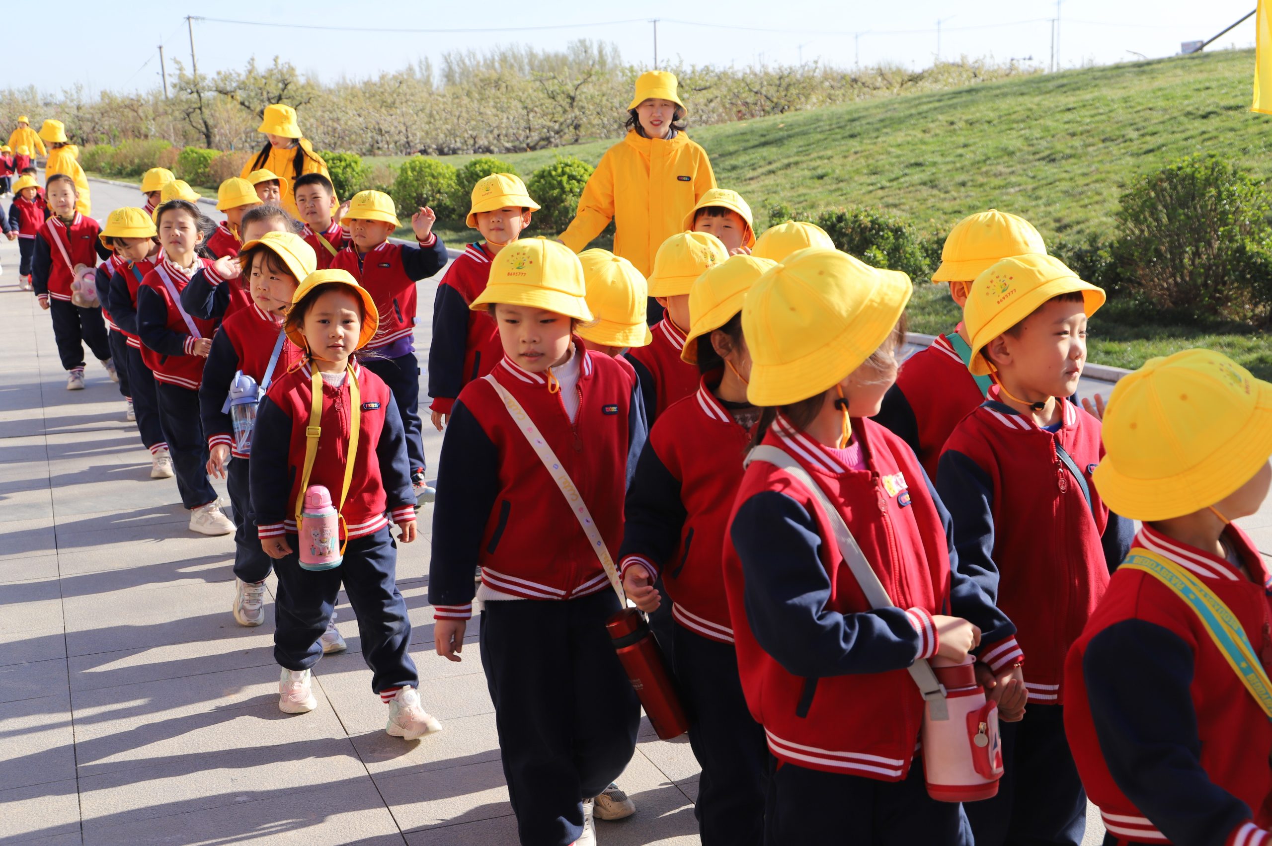 阳信小太阳幼儿园组织“我爱春天 我爱家乡 我爱大自然”游园活动