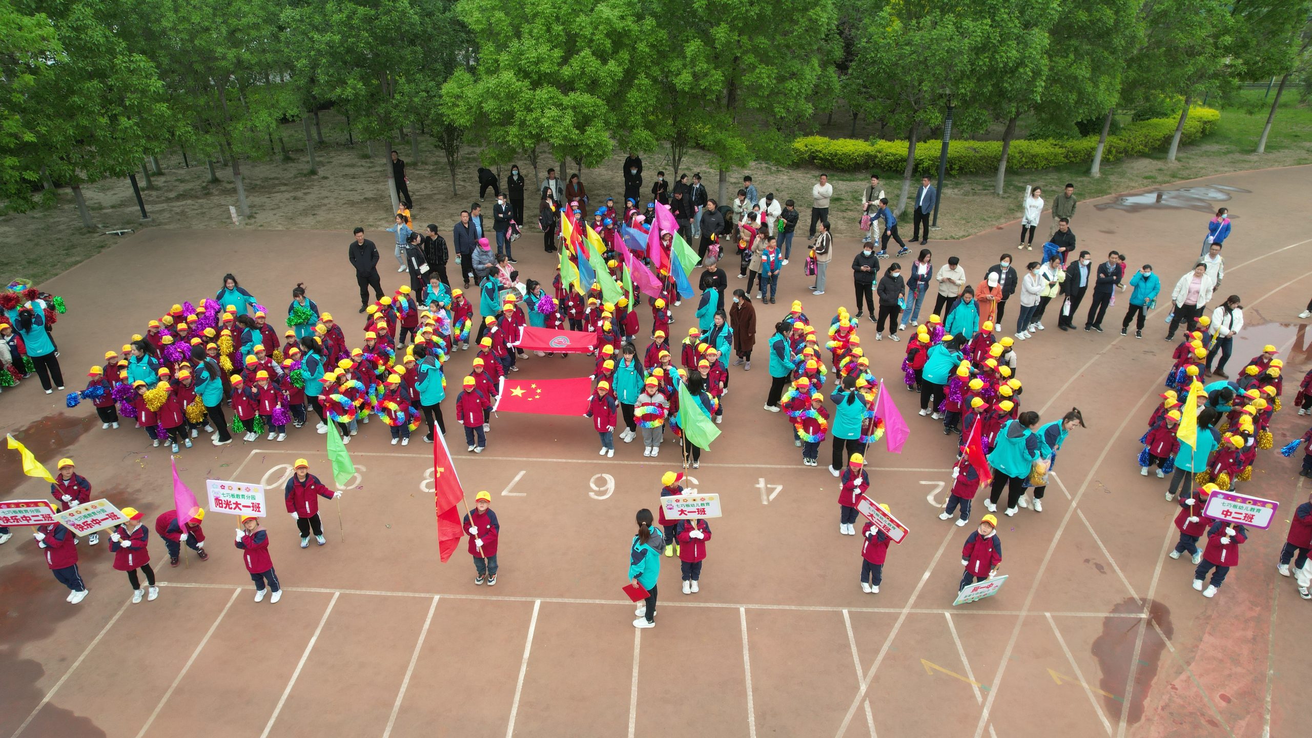 亲子运动欢乐多!阳信七巧板幼儿园举行春暖花开主题亲子运动会现场超嗨!