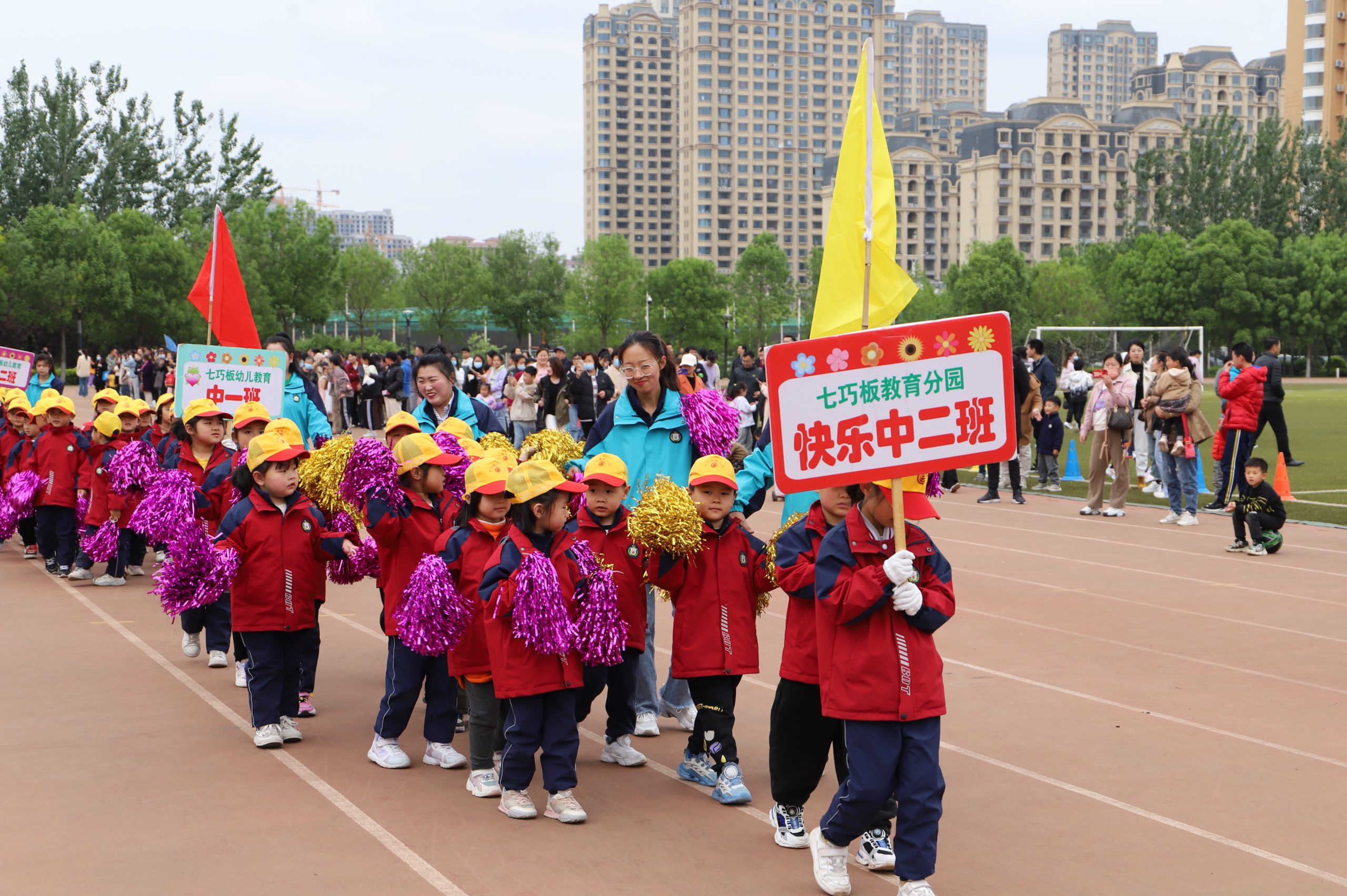 亲子运动欢乐多!阳信七巧板幼儿园举行春暖花开主题亲子运动会现场超嗨!