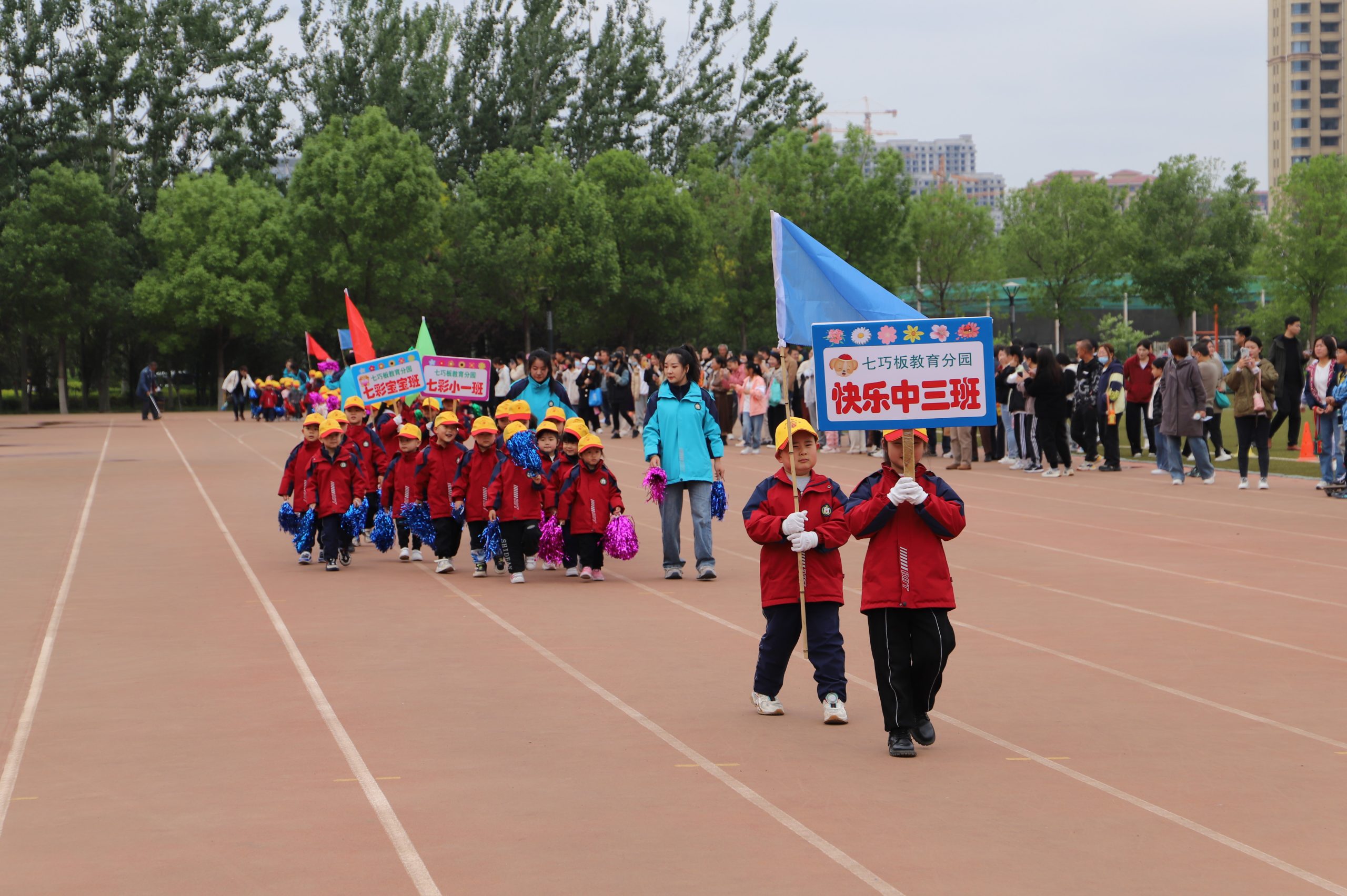 亲子运动欢乐多!阳信七巧板幼儿园举行春暖花开主题亲子运动会现场超嗨!