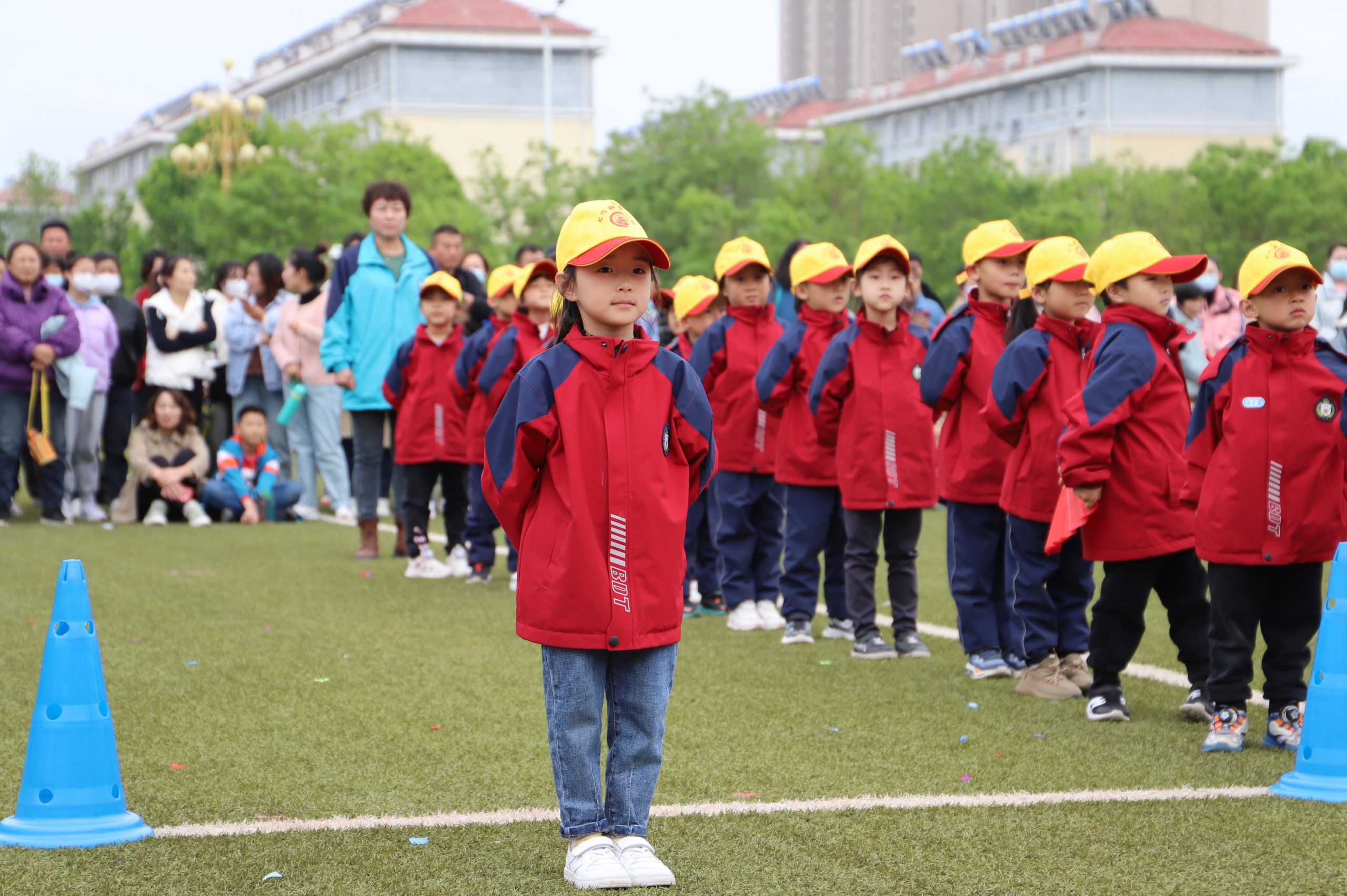 亲子运动欢乐多!阳信七巧板幼儿园举行春暖花开主题亲子运动会现场超嗨!