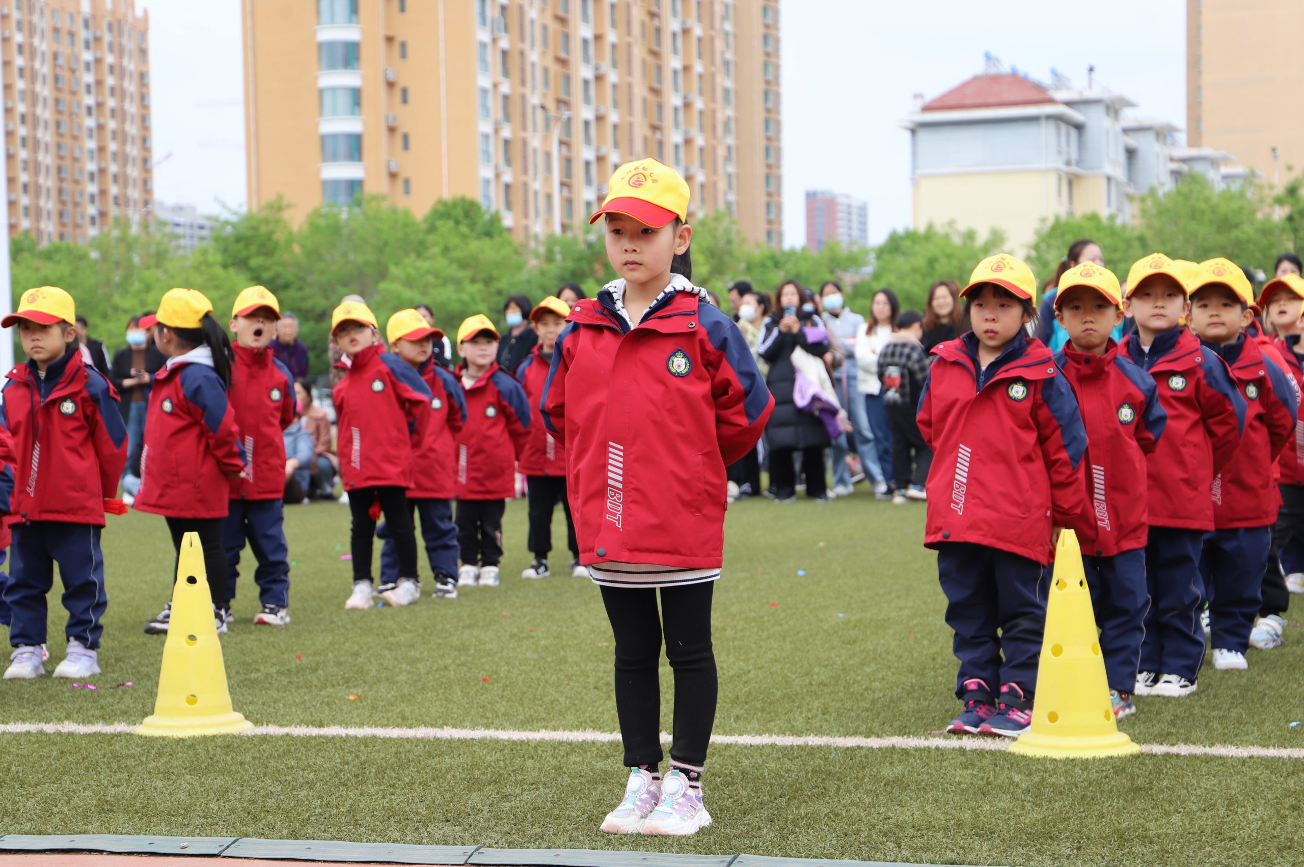 亲子运动欢乐多!阳信七巧板幼儿园举行春暖花开主题亲子运动会现场超嗨!