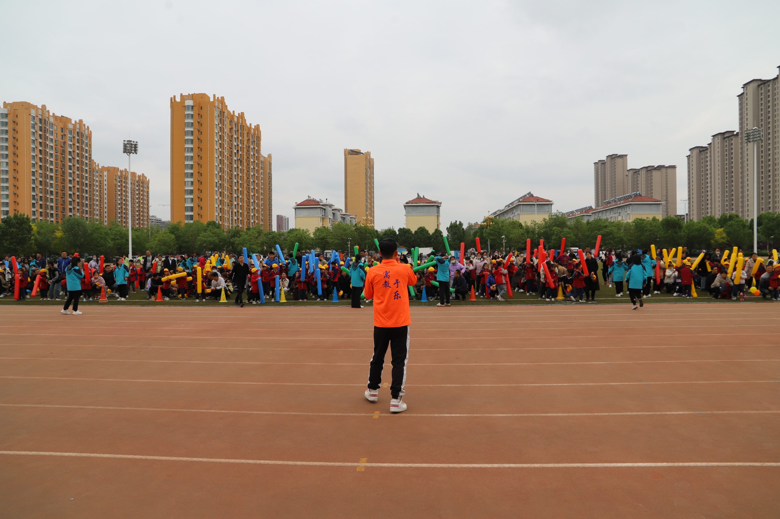 亲子运动欢乐多!阳信七巧板幼儿园举行春暖花开主题亲子运动会现场超嗨!