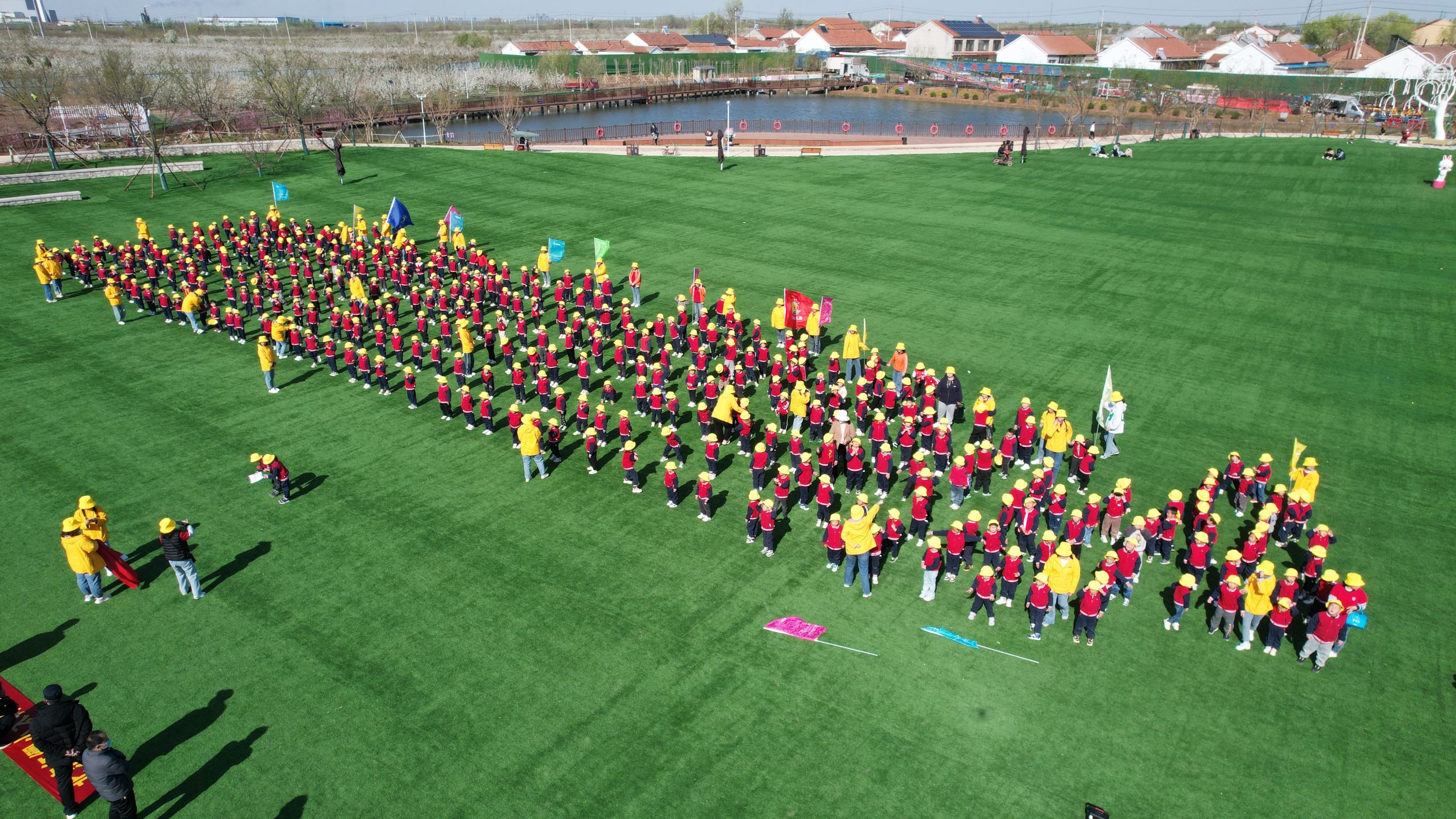 阳信小太阳幼儿园组织“我爱春天 我爱家乡 我爱大自然”游园活动