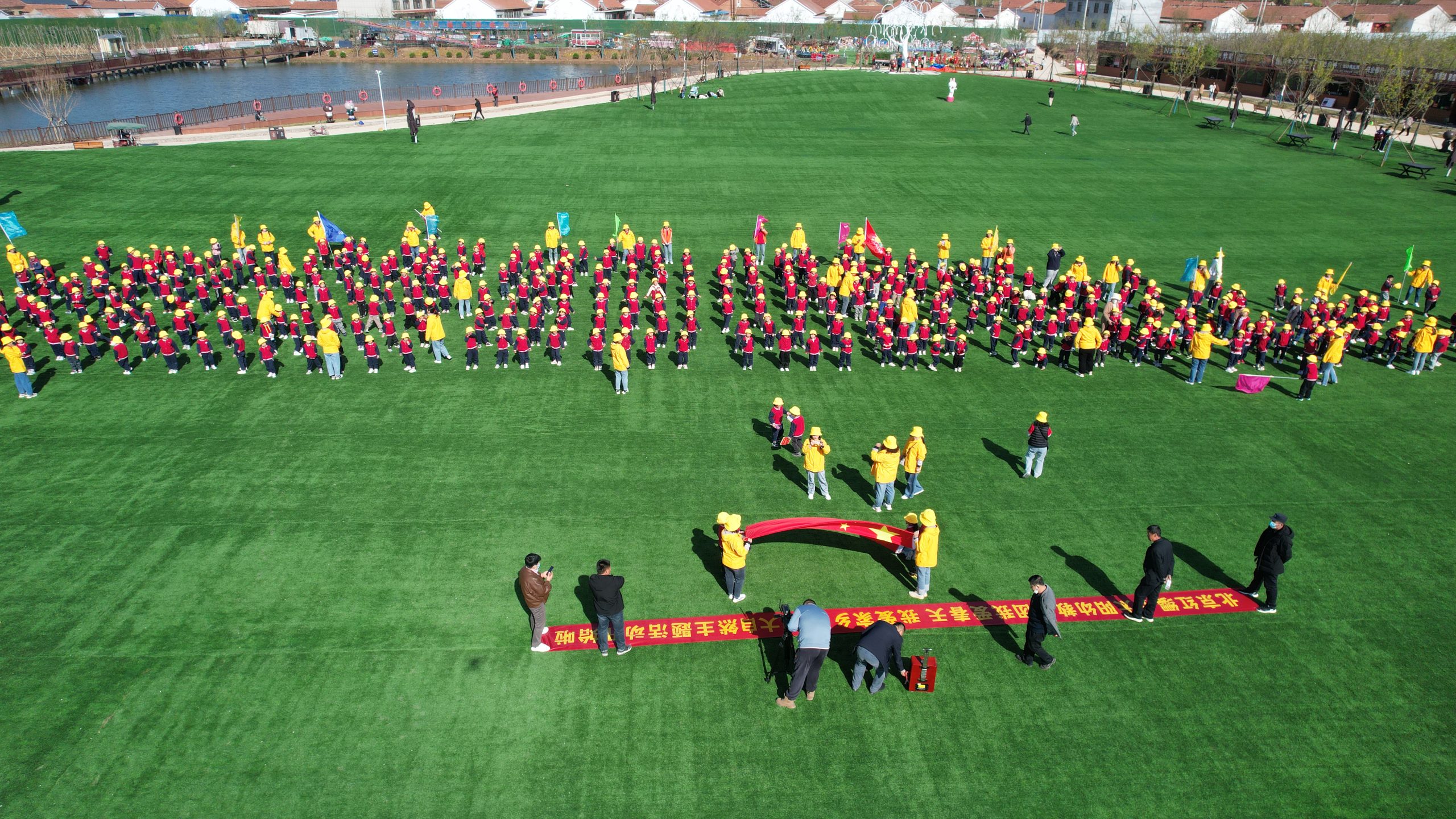 阳信小太阳幼儿园组织“我爱春天 我爱家乡 我爱大自然”游园活动