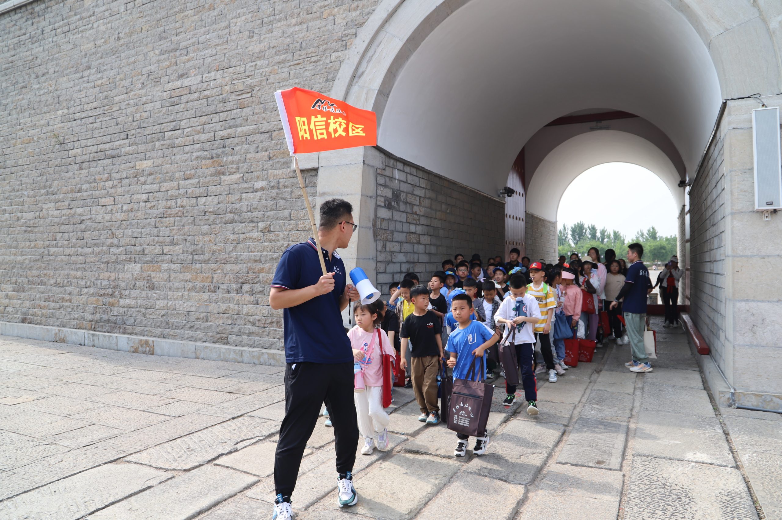 阳信墨扬书法相约古城研学踏青:齐作百米长卷书画 尽显传统文化魅力