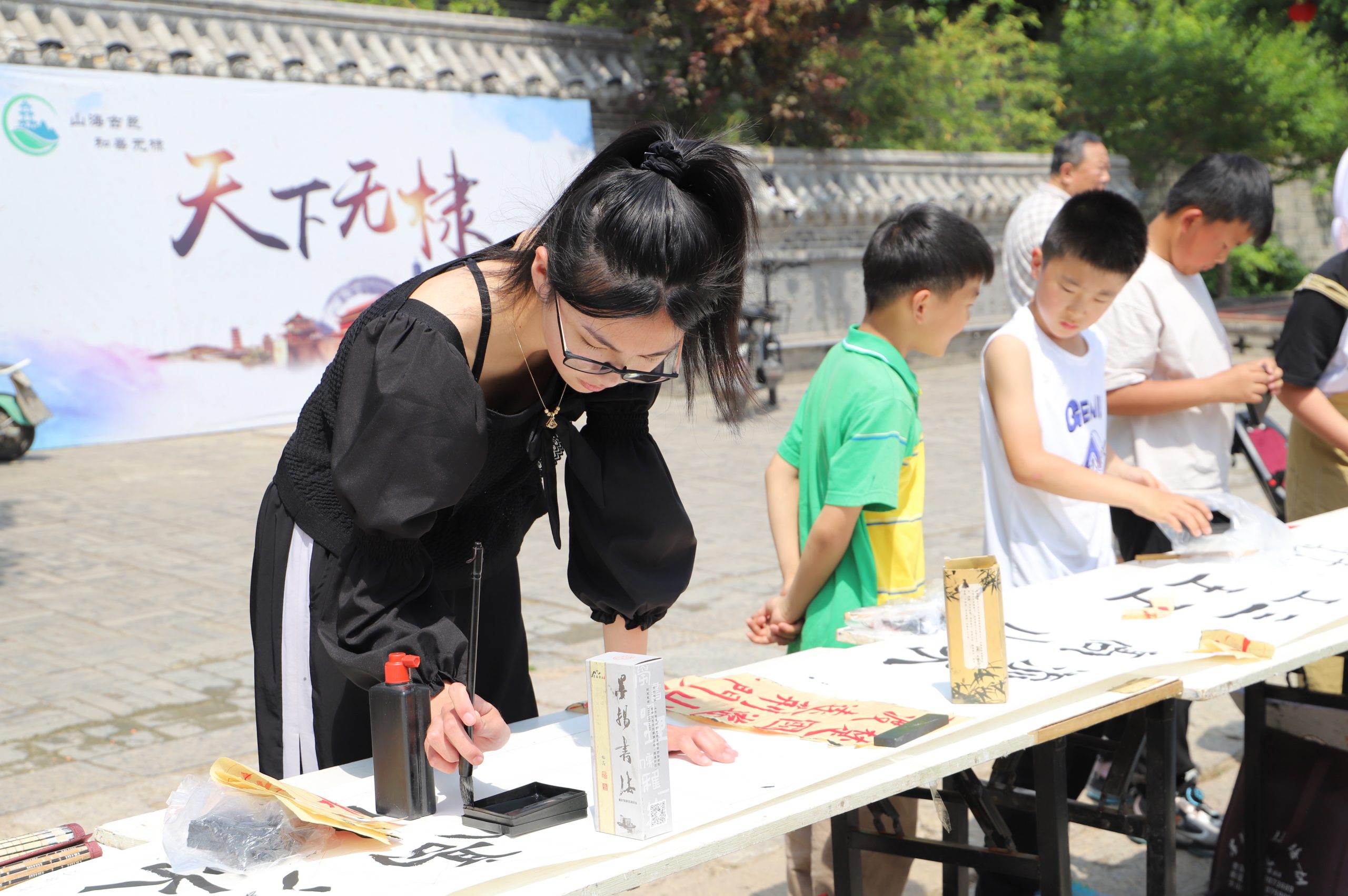 阳信墨扬书法相约古城研学踏青:齐作百米长卷书画 尽显传统文化魅力