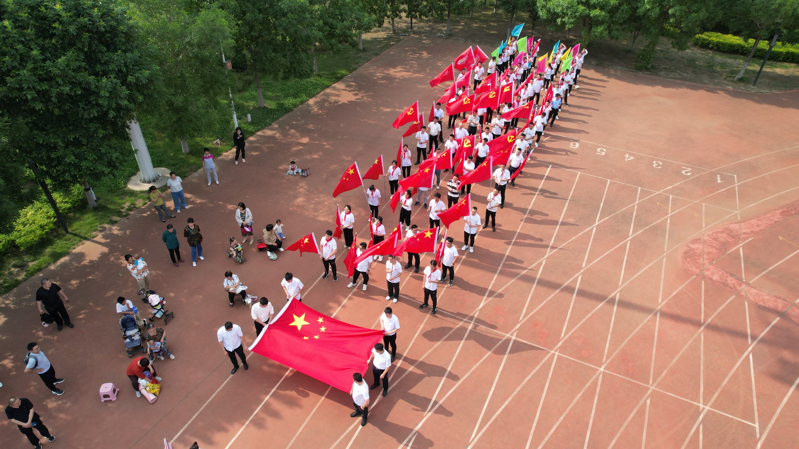 阳信小太阳幼教集团举办“悦”运动 “越”健康 “跃”未来 亲子运动会 共庆六一儿童节!
