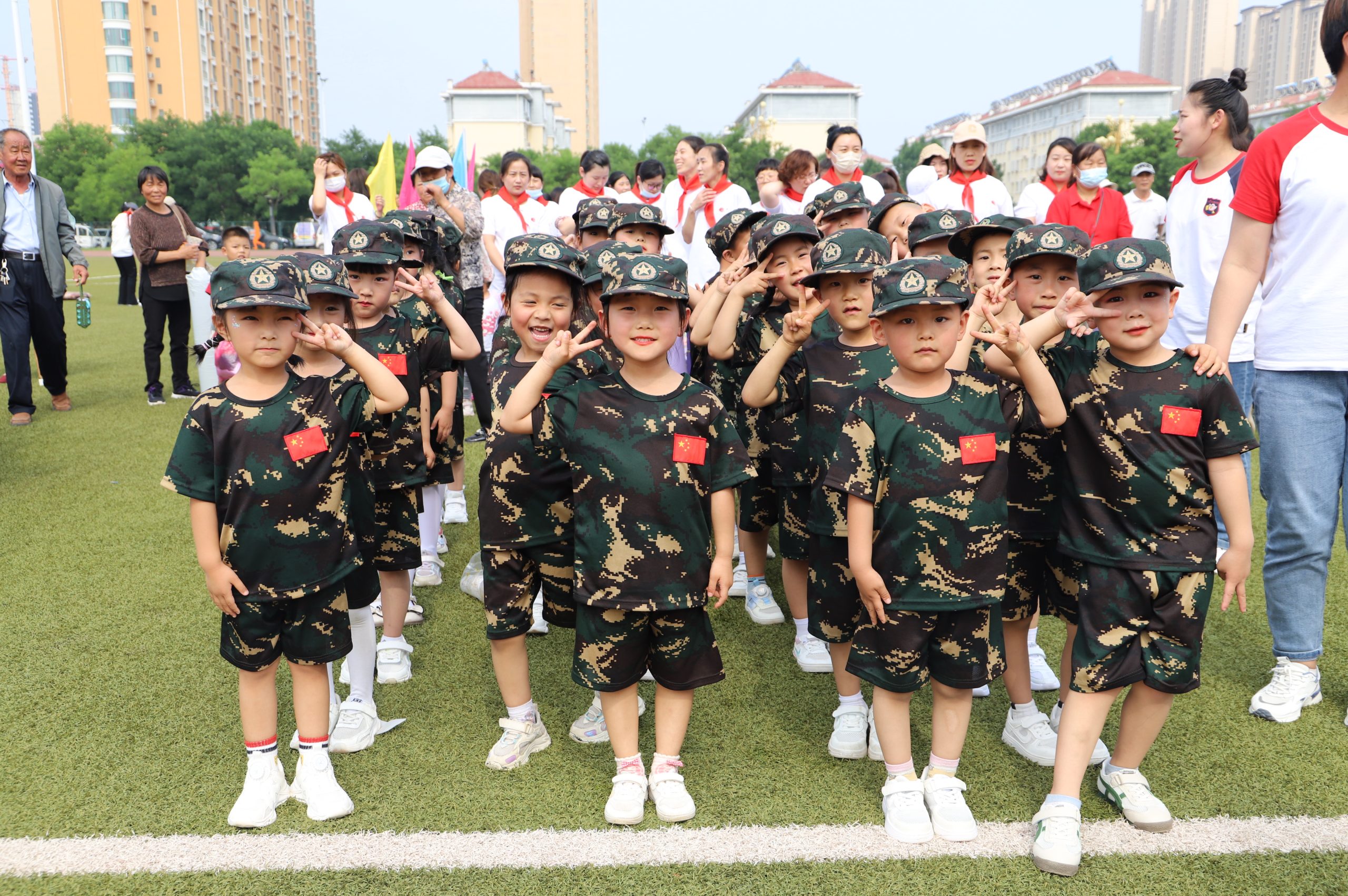 阳信小太阳幼教集团举办“悦”运动 “越”健康 “跃”未来 亲子运动会 共庆六一儿童节！