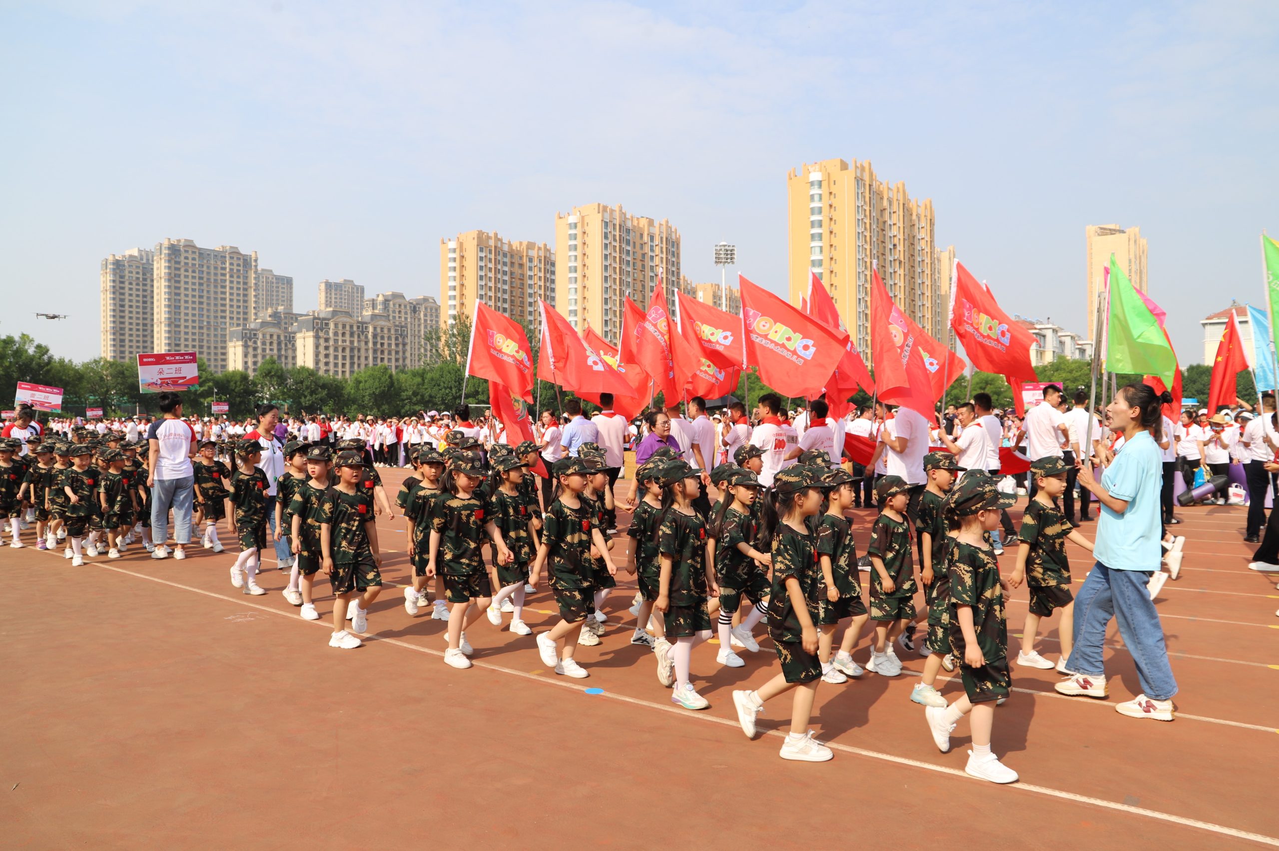 阳信小太阳幼教集团举办“悦”运动 “越”健康 “跃”未来 亲子运动会 共庆六一儿童节！