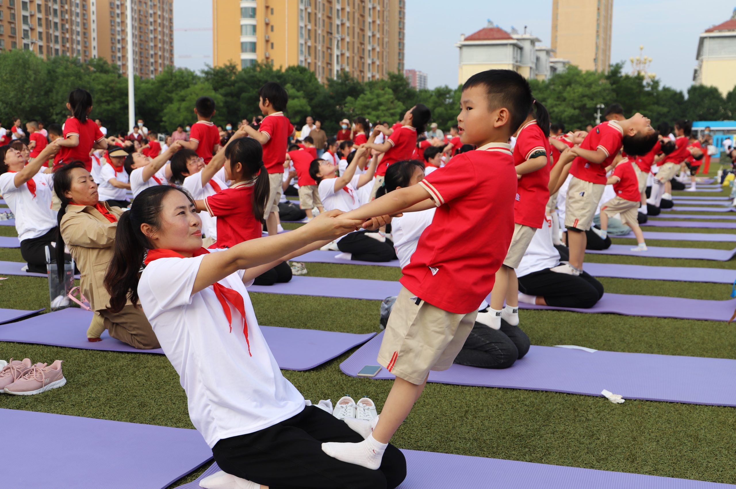 阳信小太阳幼教集团举办“悦”运动 “越”健康 “跃”未来 亲子运动会 共庆六一儿童节！
