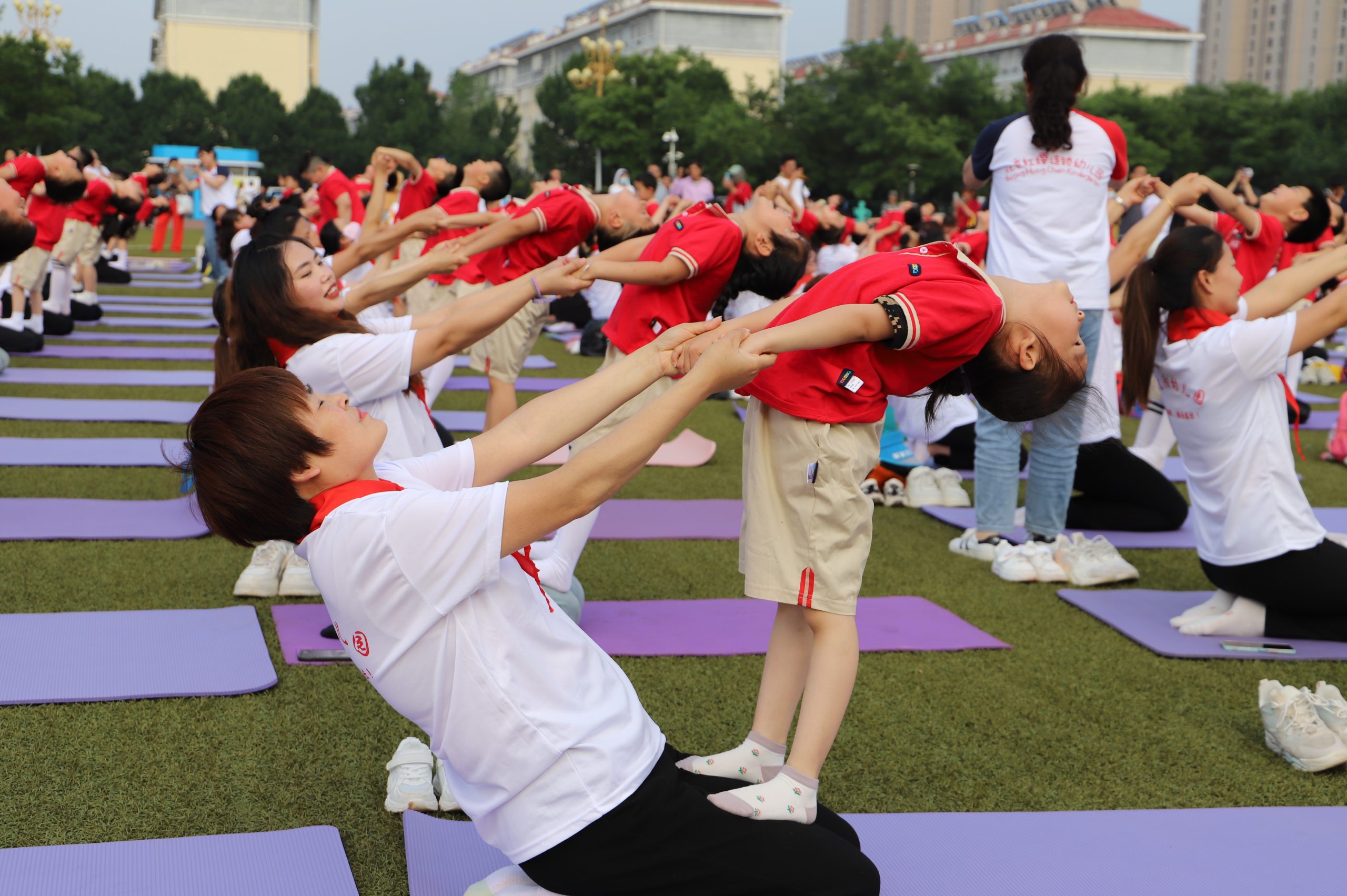 阳信小太阳幼教集团举办“悦”运动 “越”健康 “跃”未来 亲子运动会 共庆六一儿童节！
