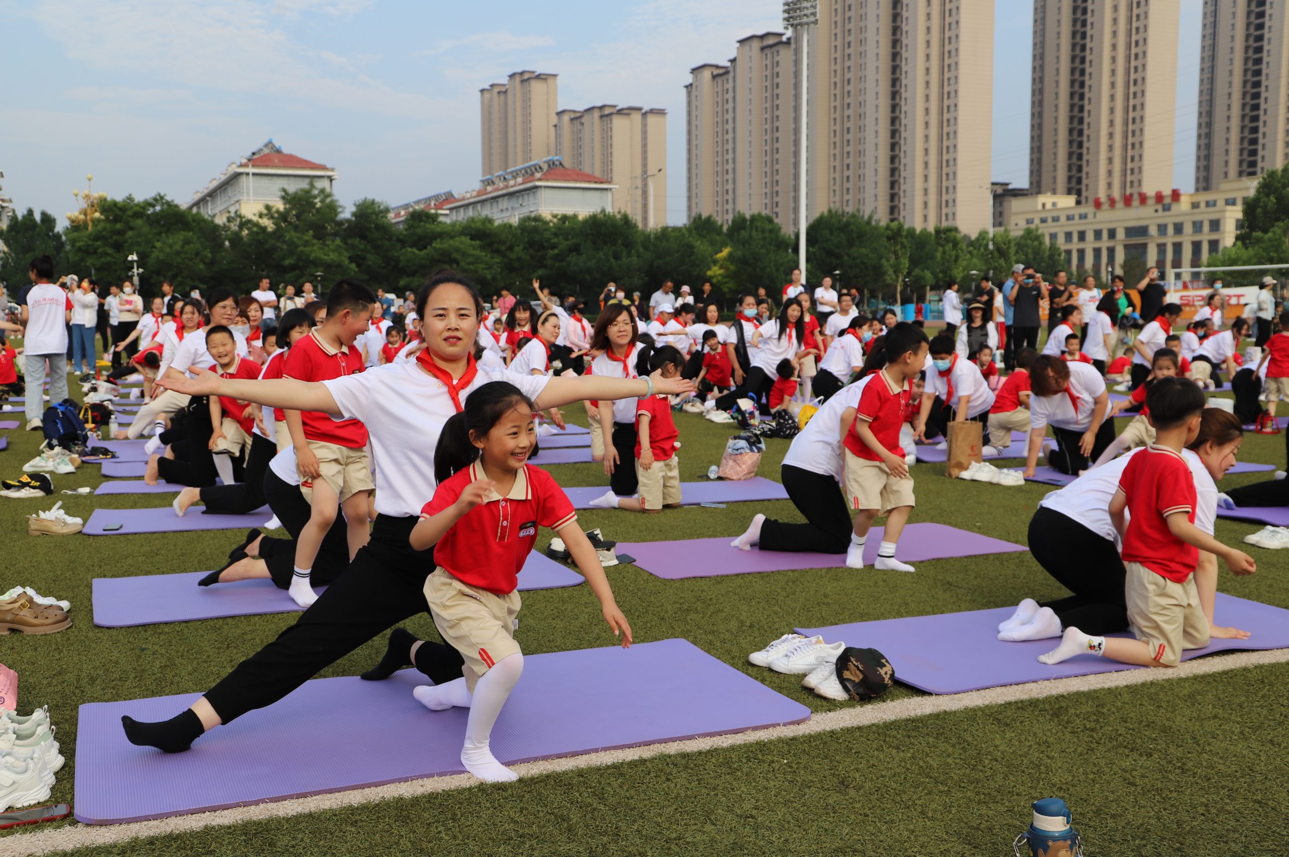 阳信小太阳幼教集团举办“悦”运动 “越”健康 “跃”未来 亲子运动会 共庆六一儿童节！