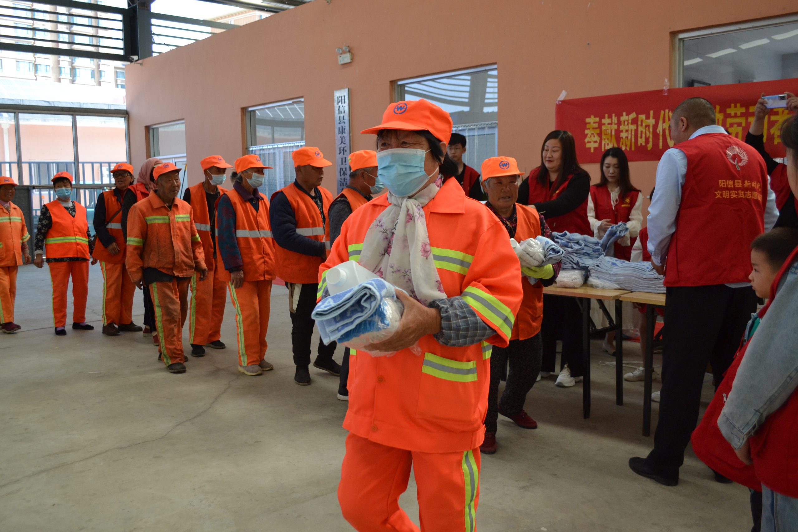 阳信朝阳公益“五一送关爱 情暖环卫工”