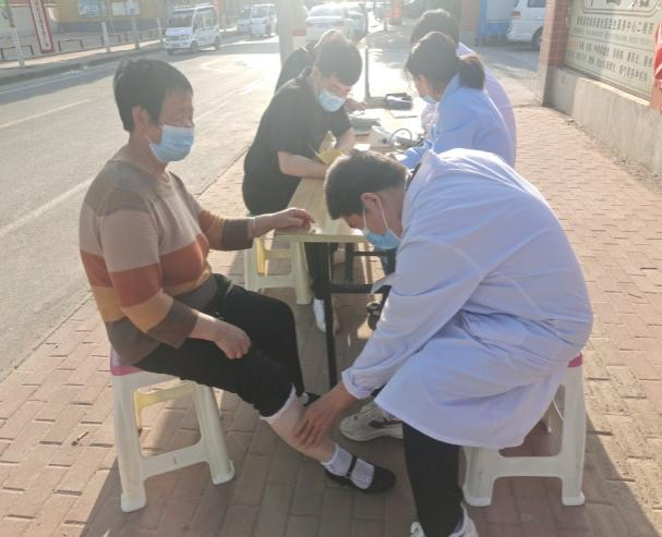 阳信县信城街道社区卫生服务中心开展解决  群众急难愁盼问题百日攻坚行动暨  “四送四进四提升”健康促进行