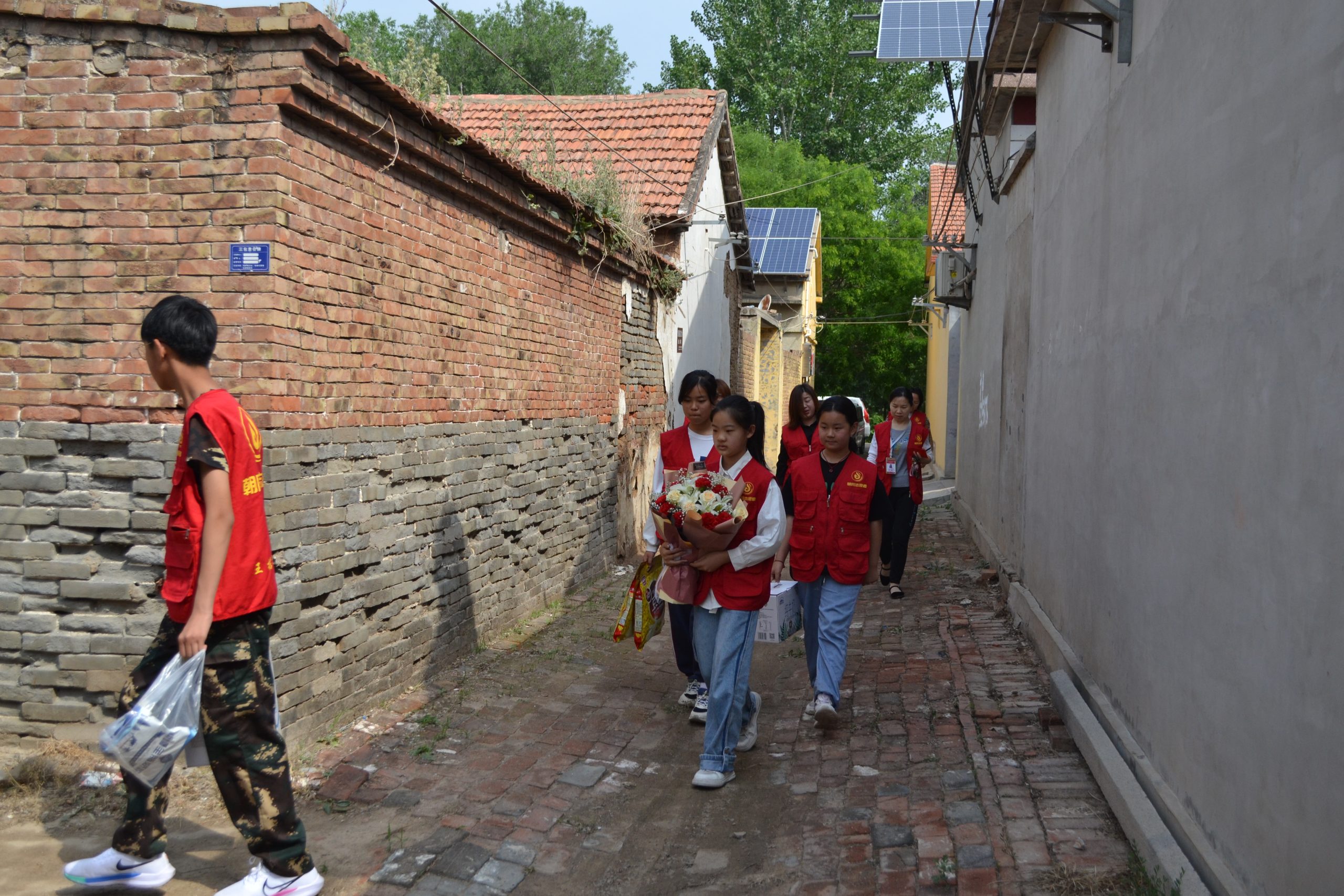 传承红色基因，献礼伟大母亲