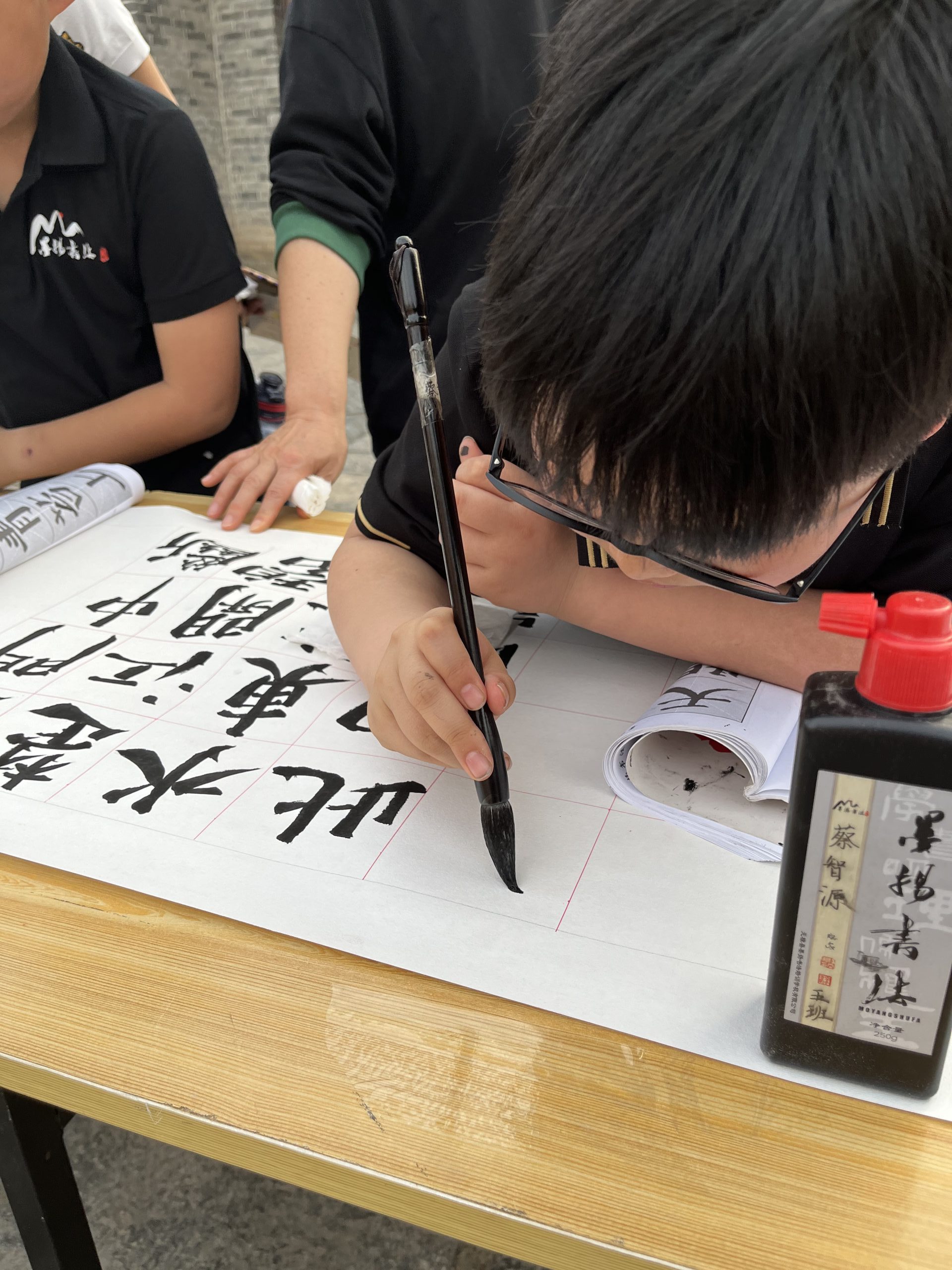 阳信墨扬书法相约古城研学踏青：齐作百米长卷书画 尽显传统文化魅力