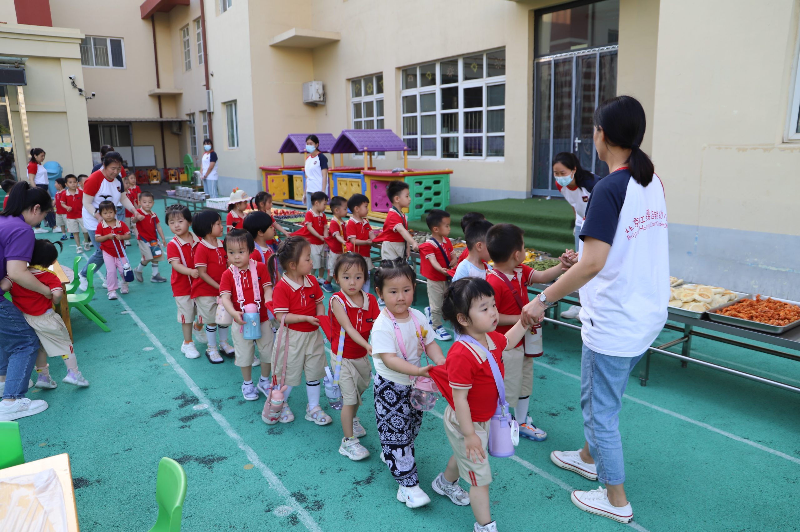 “美美过六一 开开心心吃大席” 阳信红缨小太阳幼儿园开展六一“吃大席”活动