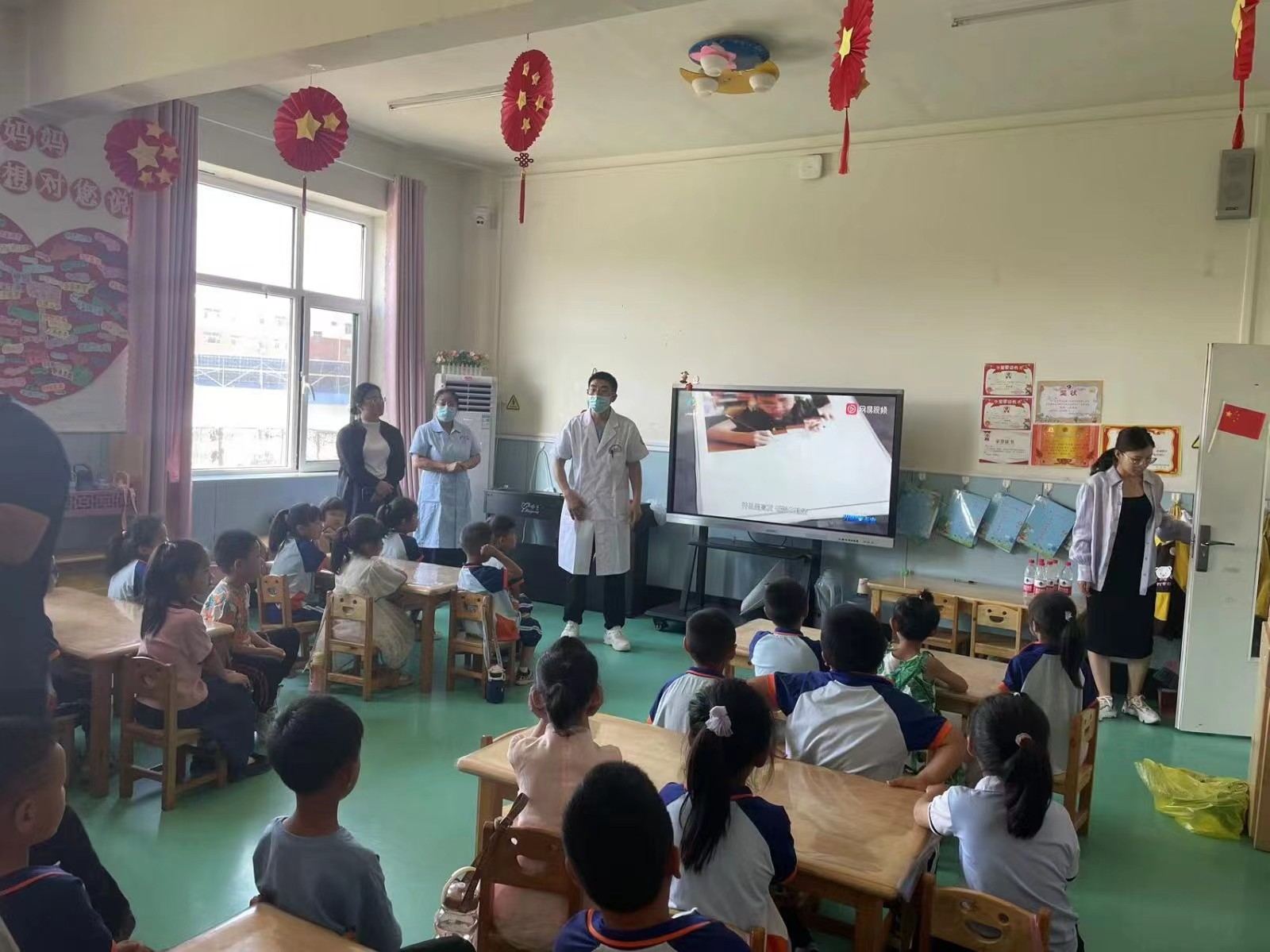 【四送四进四提升】阳信县信城街道社区卫生服务中心开展中医药文化进校园暨“爱眼日”宣传活动