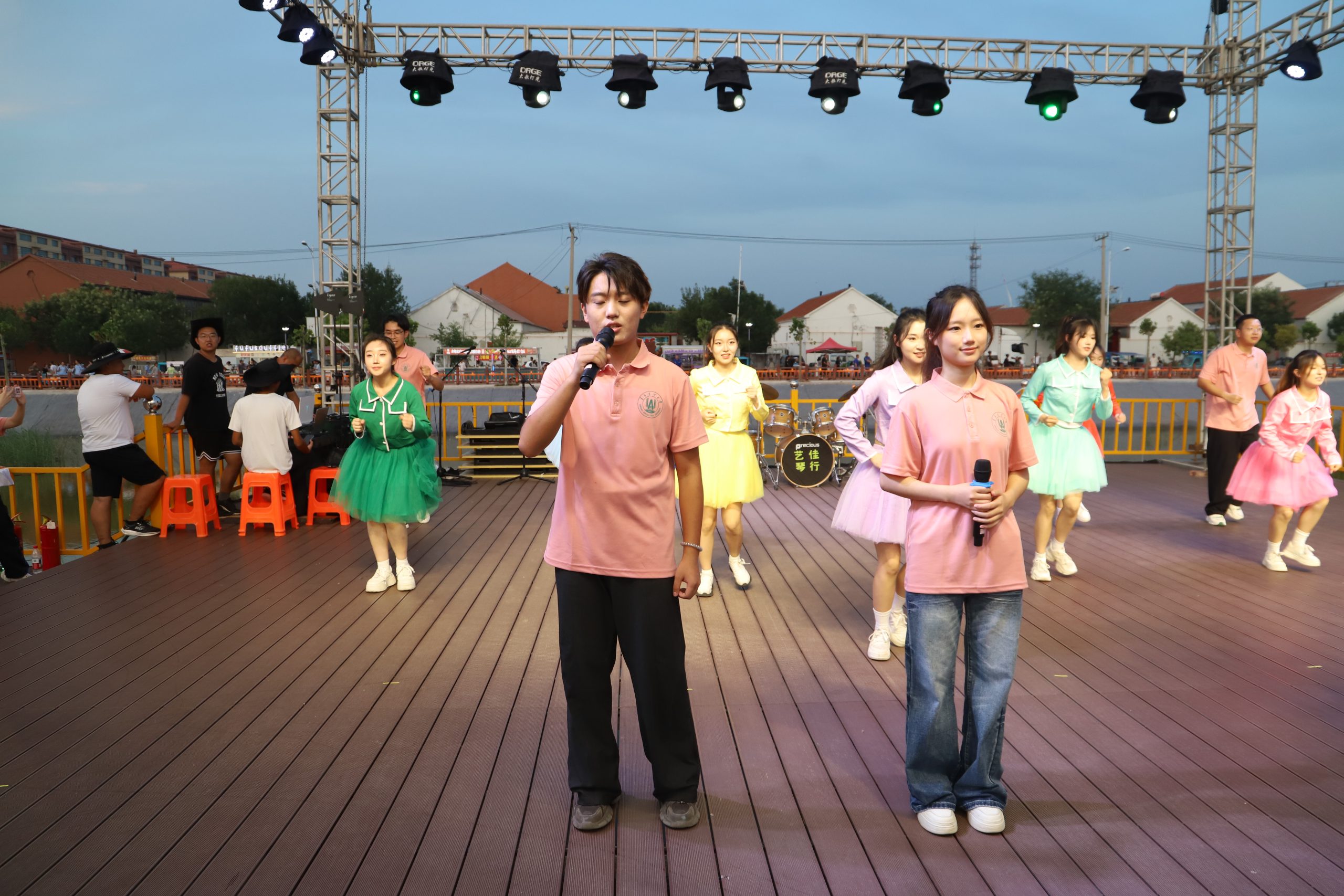 :#欢乐Song青春赴星河 #劳店欢乐song夜市启用