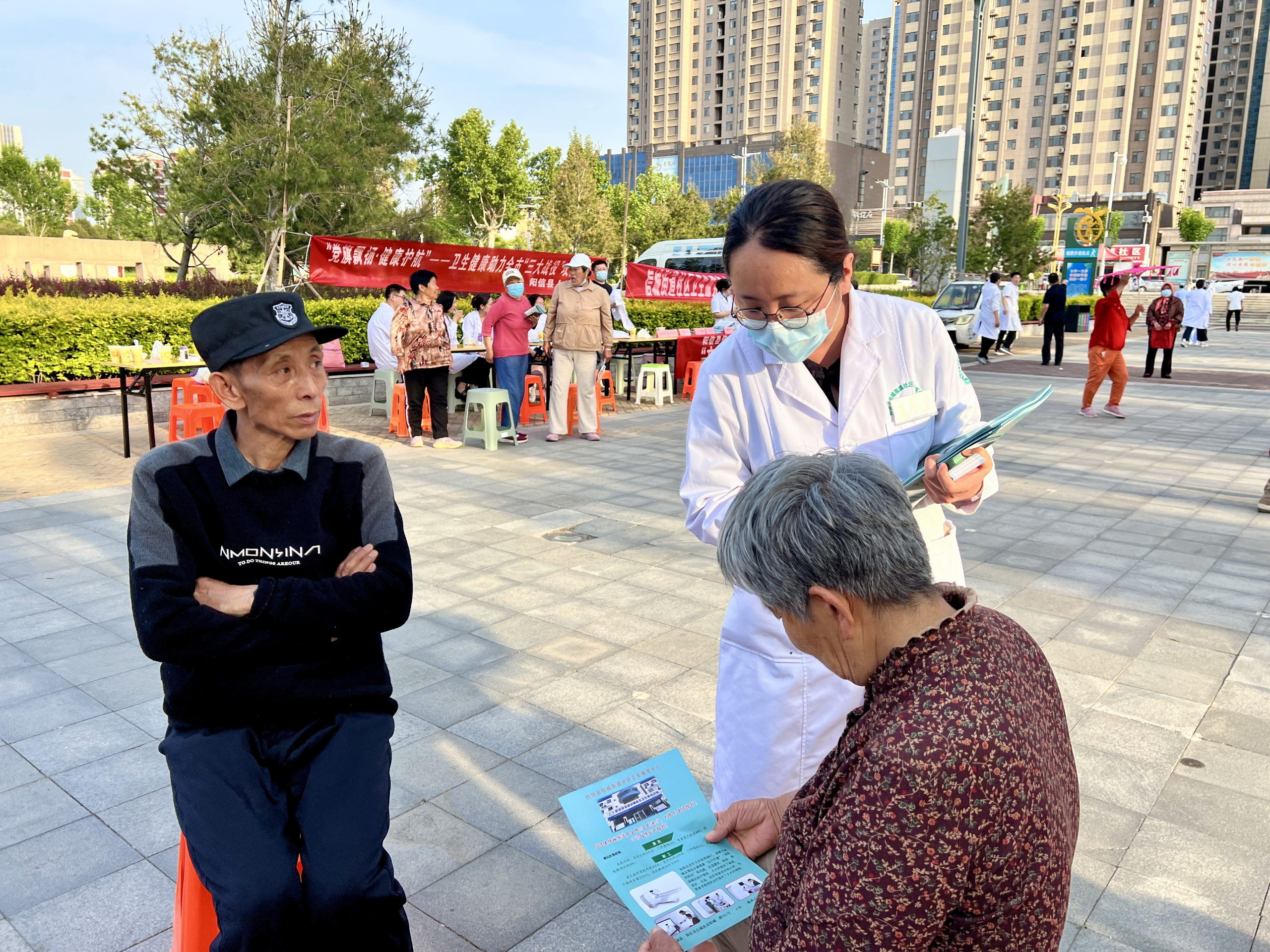 信城街道社区卫生服务中心健康科普专家走基层暨中医外治义诊活动走进翠岛湖公园
