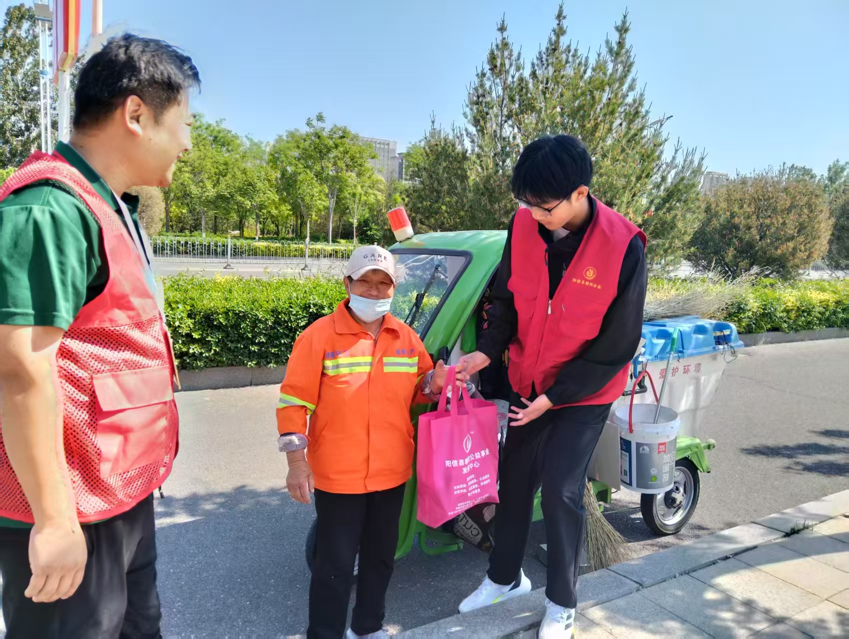 公益之路：在奉献中寻找生命的光亮