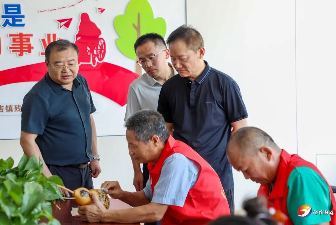 郑令健到商店镇调研