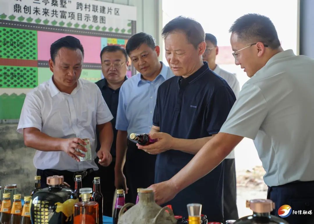 郑令健到商店镇调研