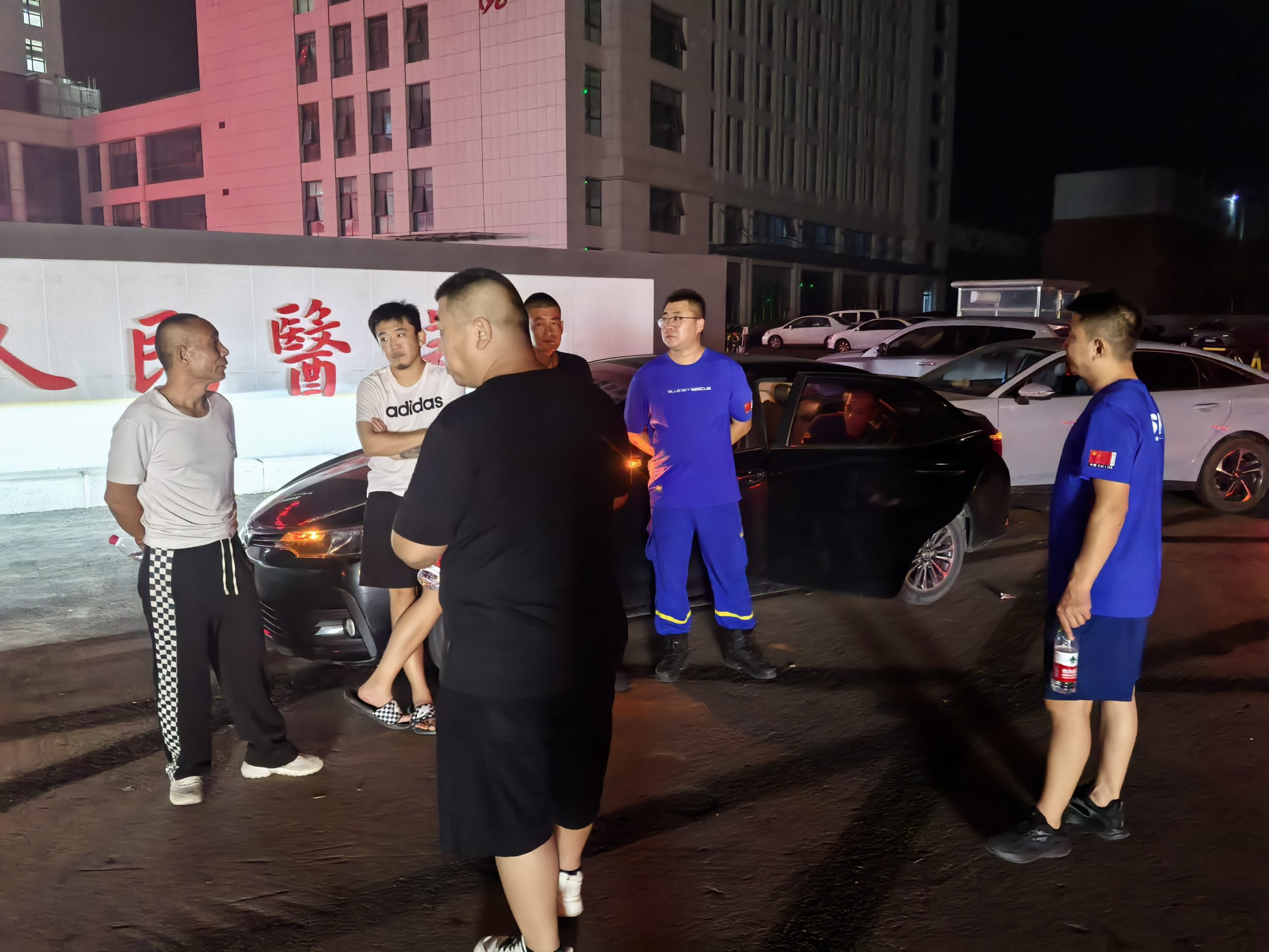 阳信县城一17岁女孩离家出走,蓝天救援队深夜寻找!