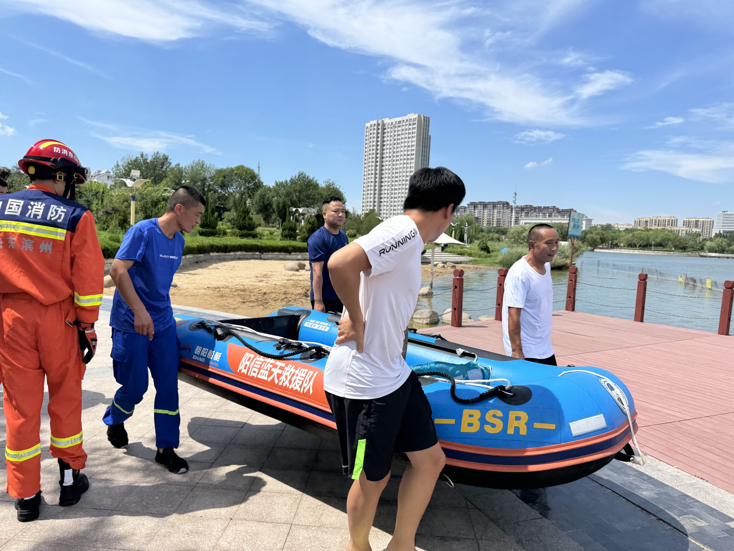 阳信一男子不慎溺水，蓝天救援队紧急救援！