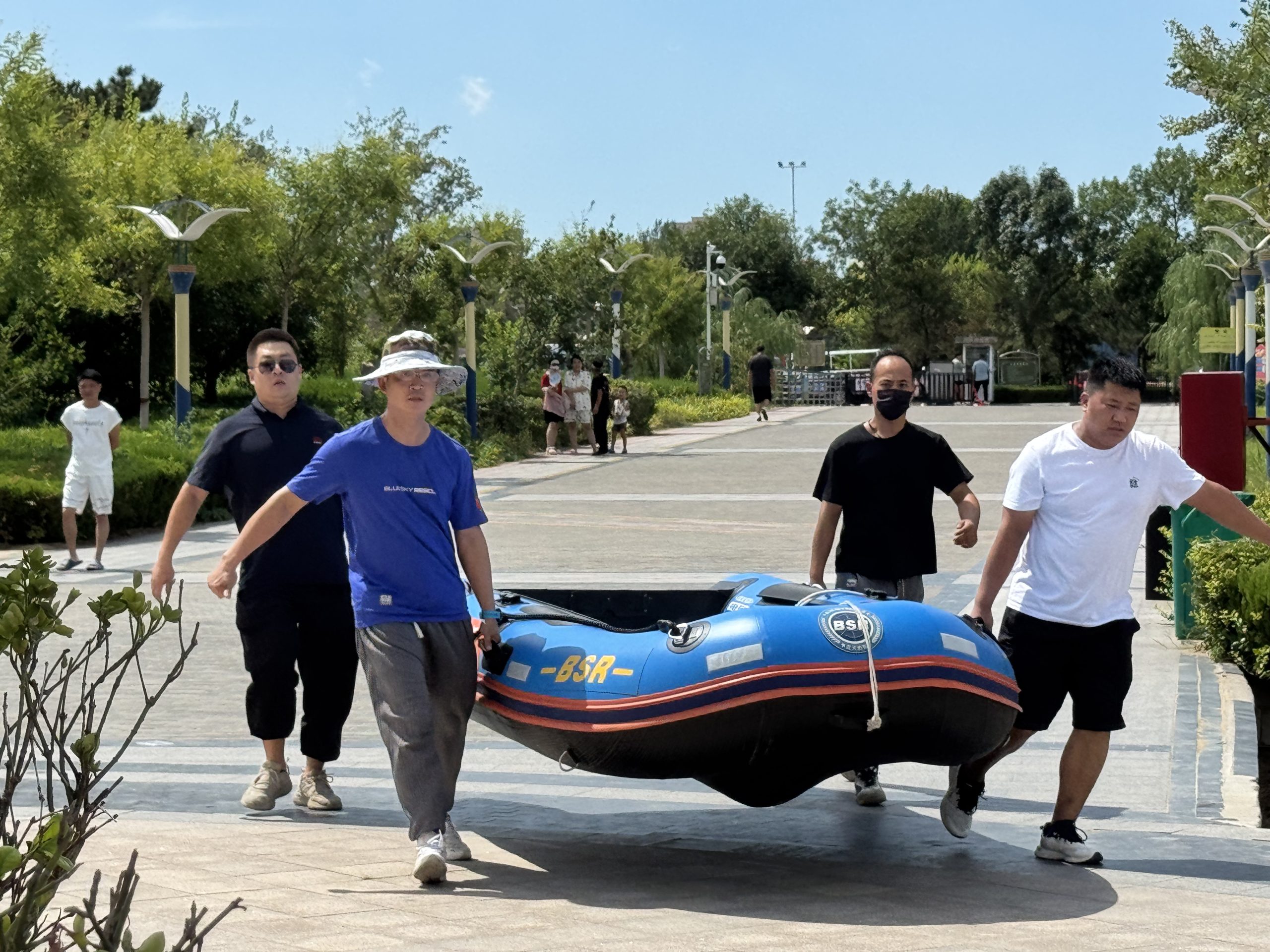 阳信一男子不慎溺水，蓝天救援队紧急救援！