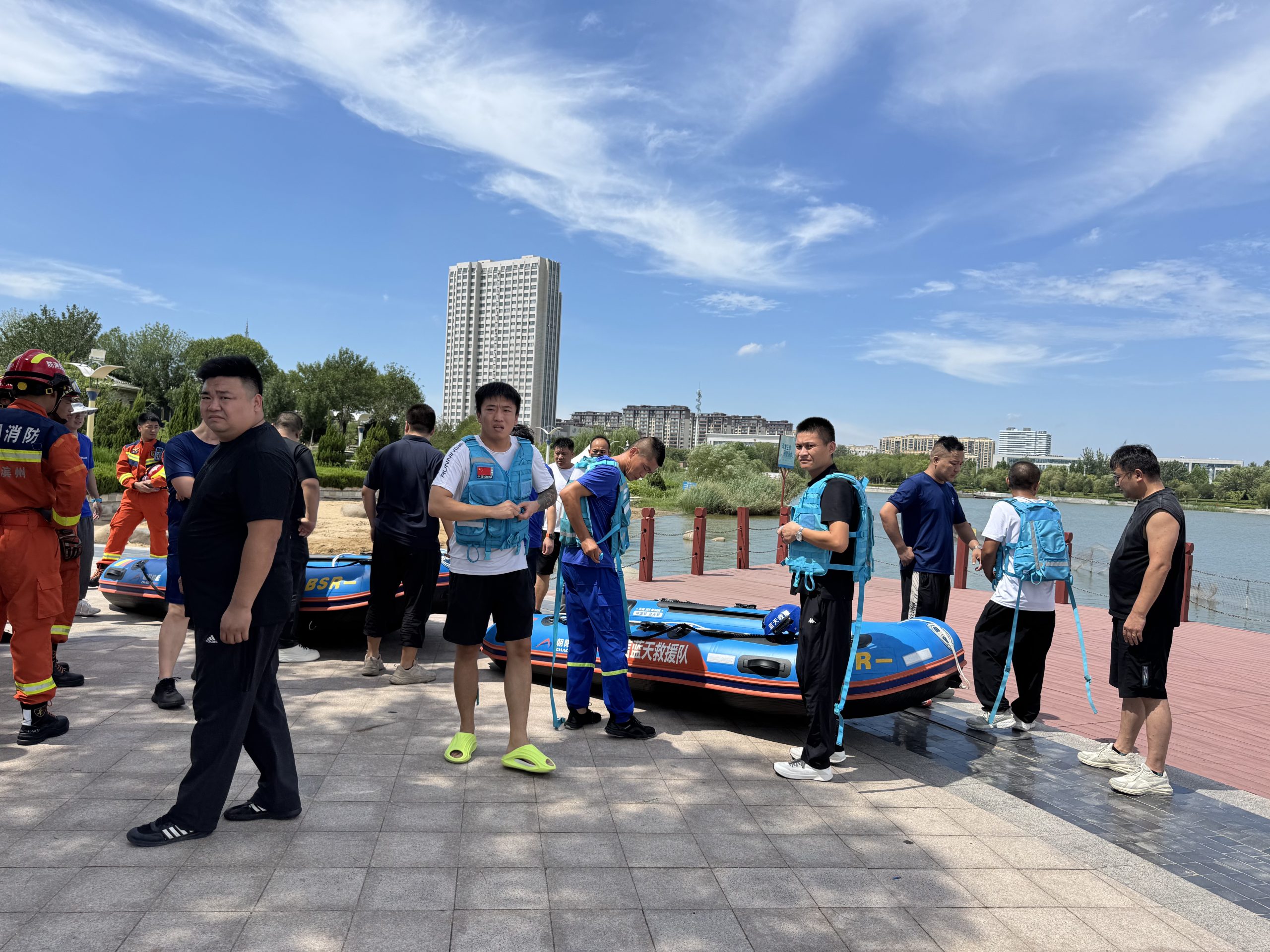 阳信一男子不慎溺水，蓝天救援队紧急救援！