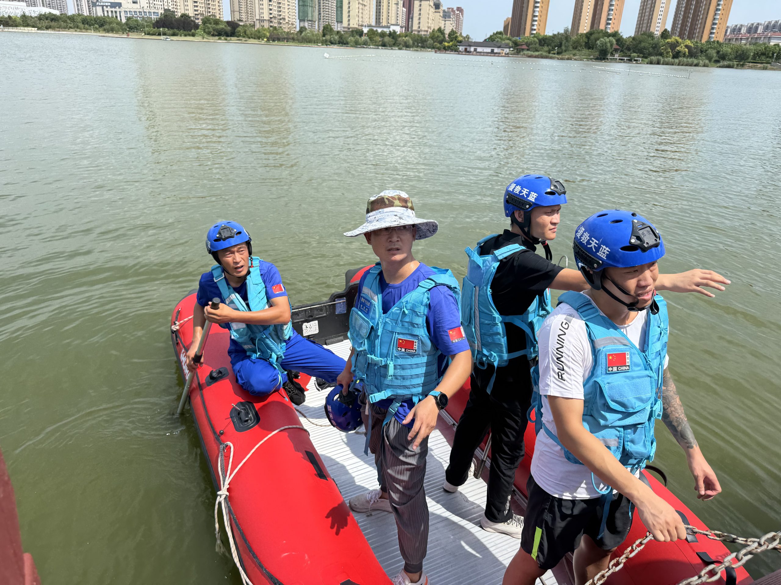 阳信一男子不慎溺水，蓝天救援队紧急救援！