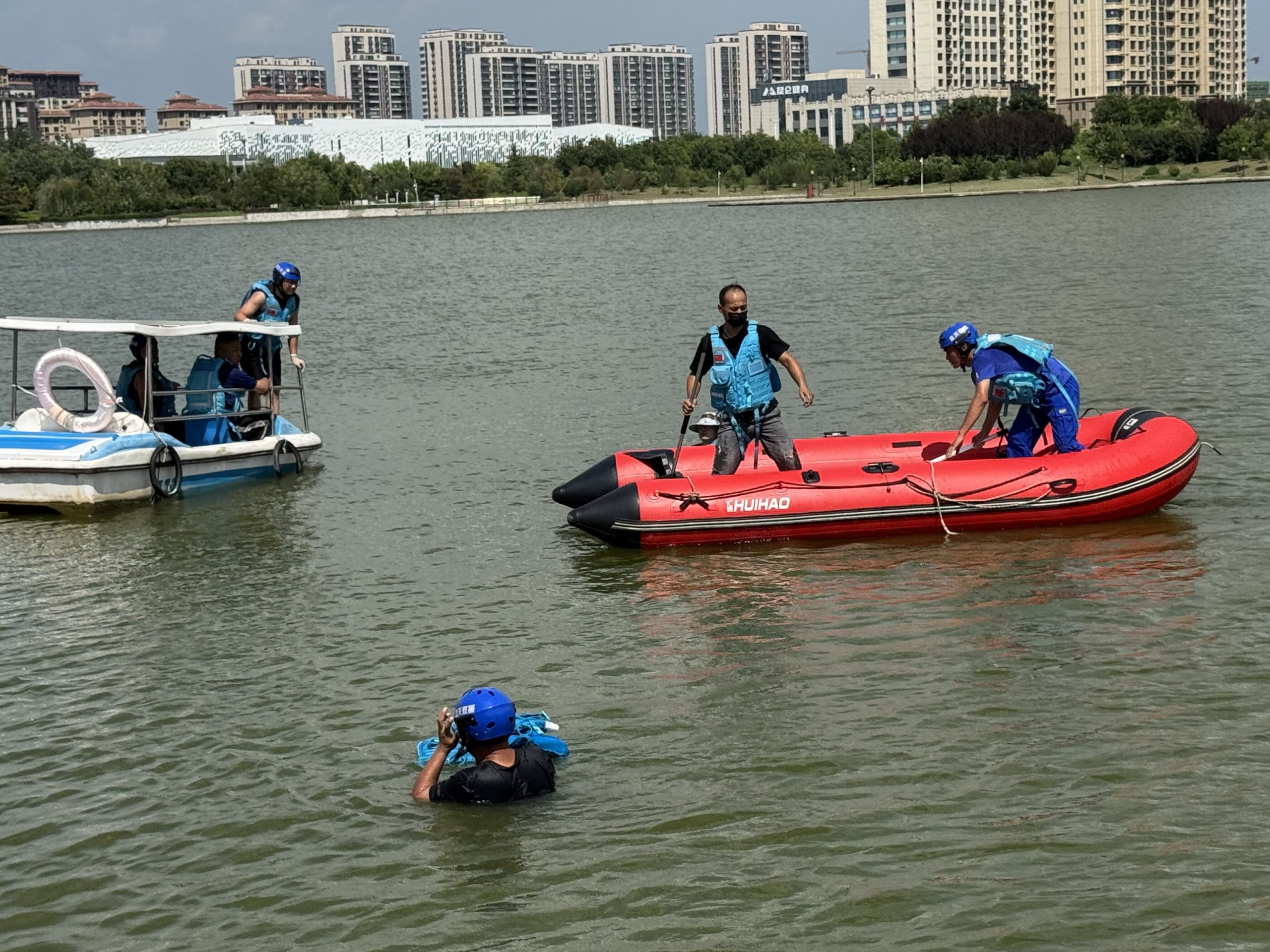 阳信一男子不慎溺水，蓝天救援队紧急救援！