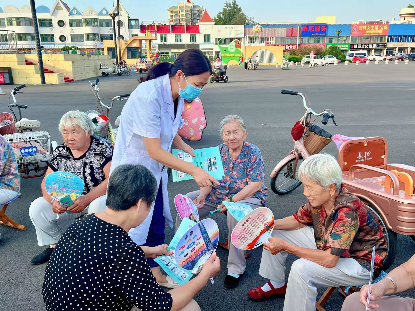 【回顾十五载惠民路 展望健康新未来】阳信县信城街道社区卫生服务中心开展基本公共卫生服务主题义诊宣传活动