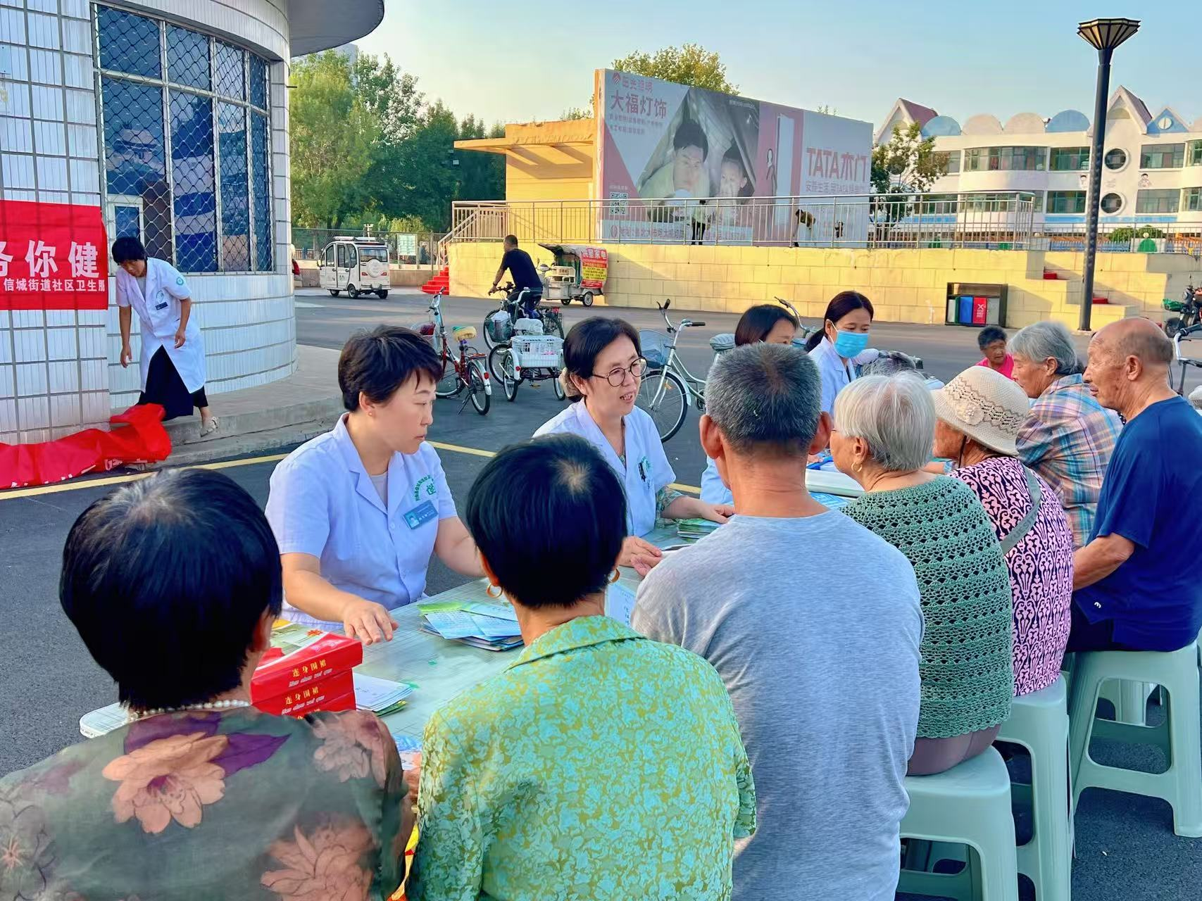 阳信县信城街道社区卫生服务中心开展”三减三健”暨全环境立德树人主题科普宣传活动